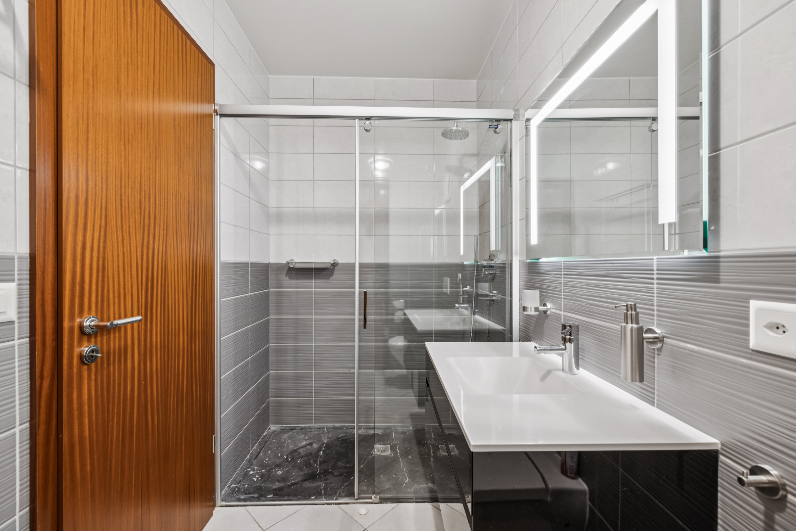 Une des salles de douches Une des salles de douches