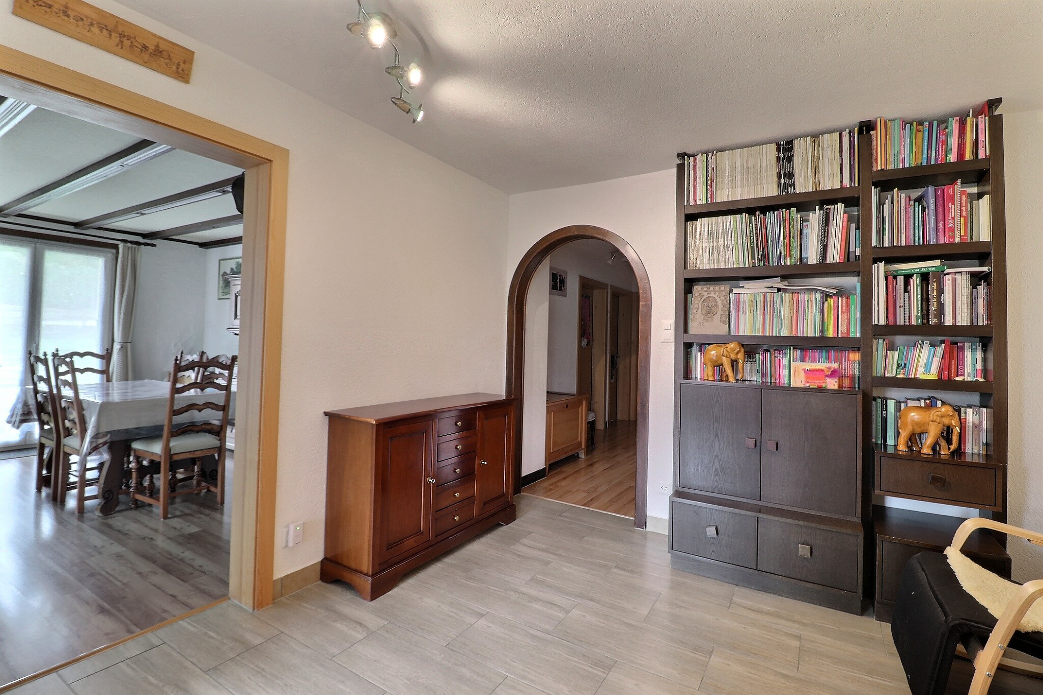 Hall de distribution du 4.5pcs au rez-de-chaussée