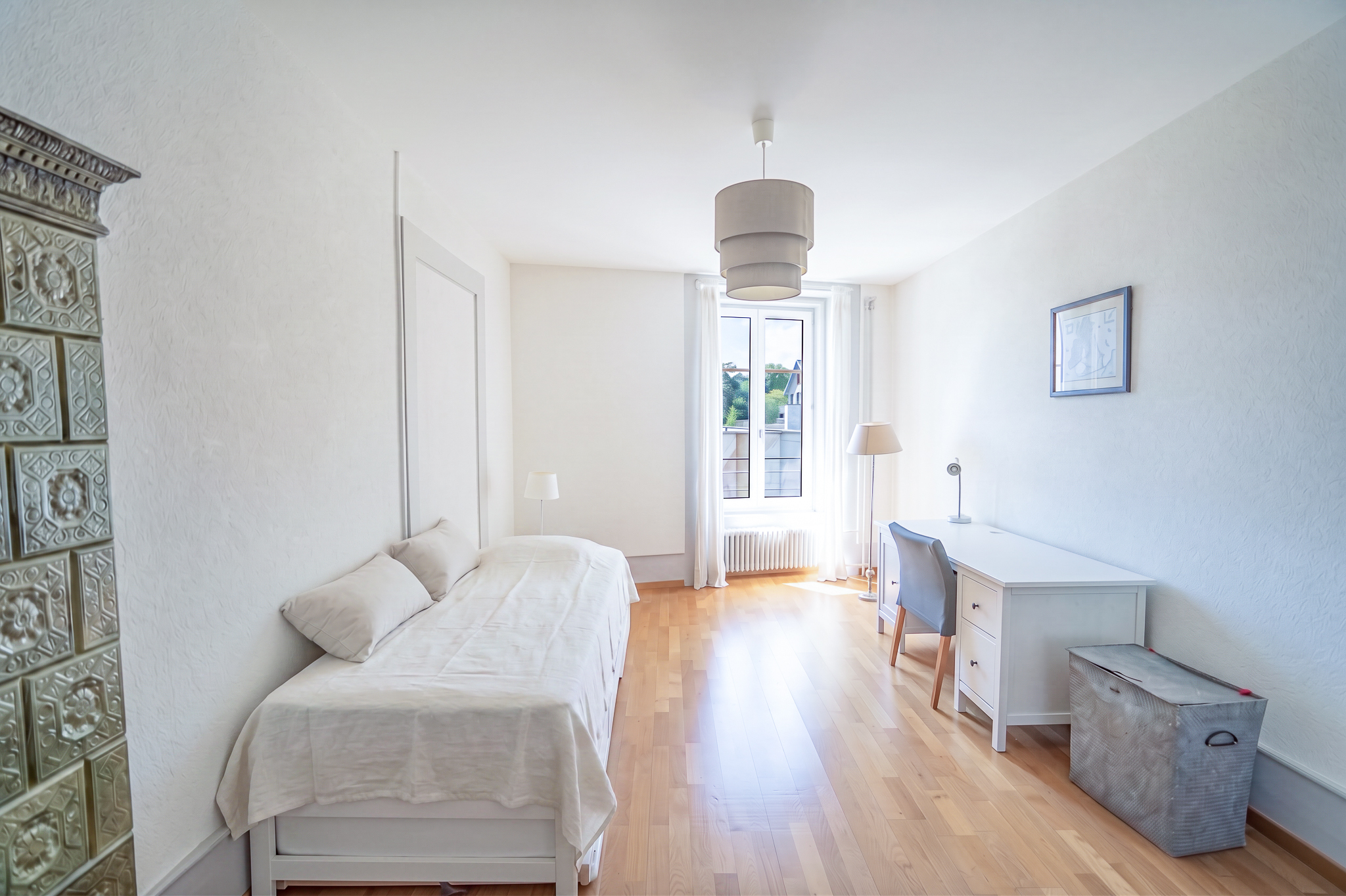 Chambre avec poêle à catelles
