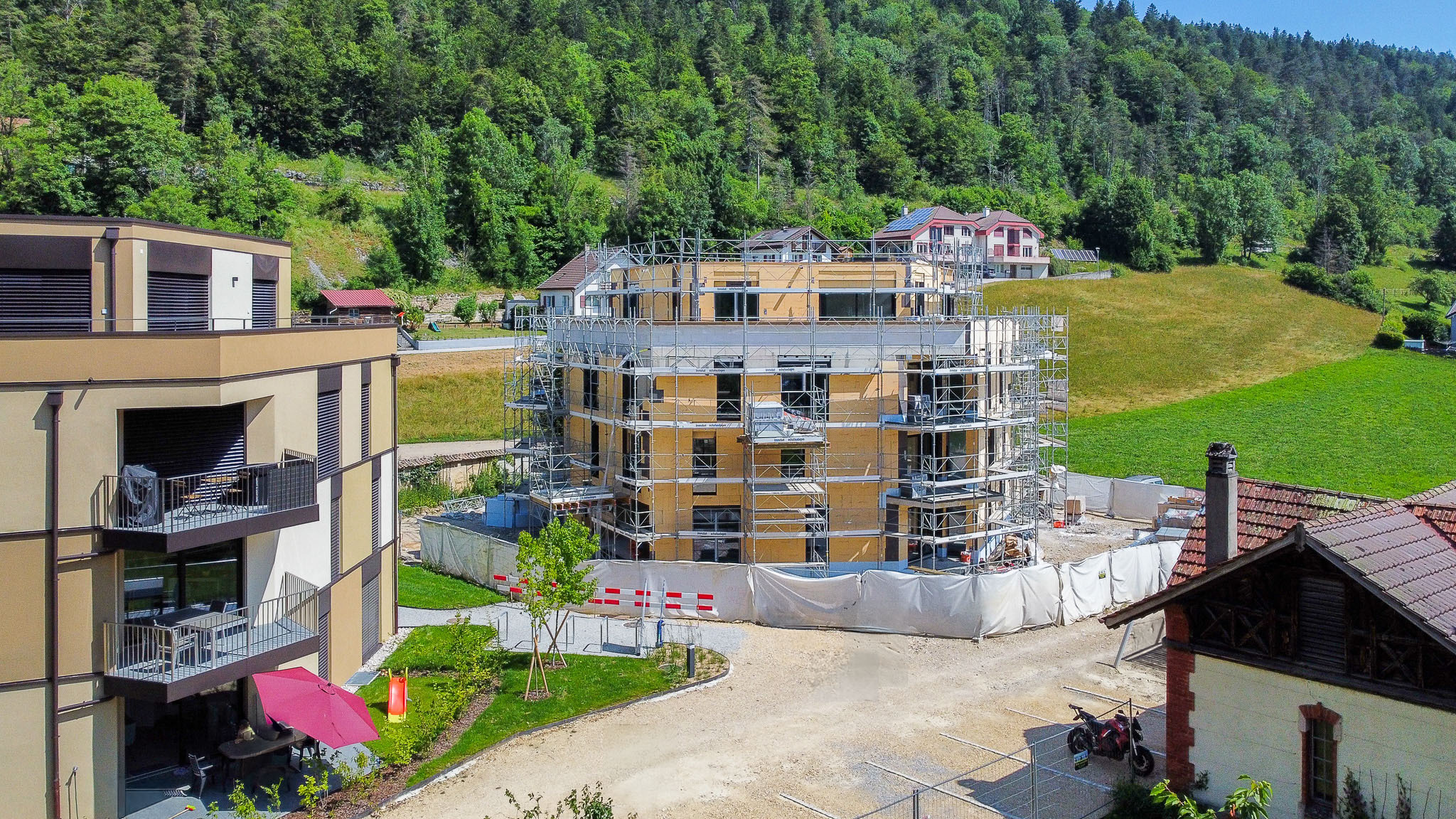 Vue sur le bâtiment B en construction