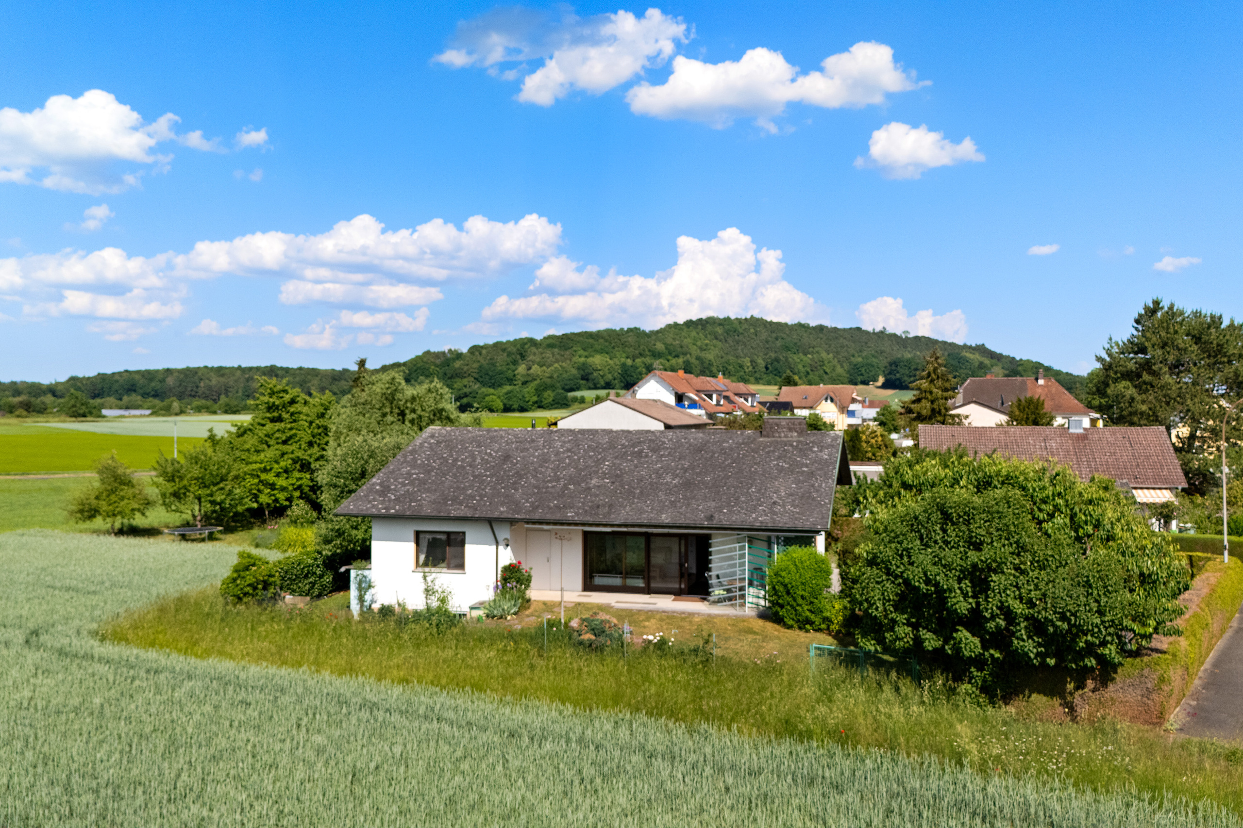 Freistehendes Zuhause direkt am Feldrand Freistehendes Zuhause direkt am Feldrand