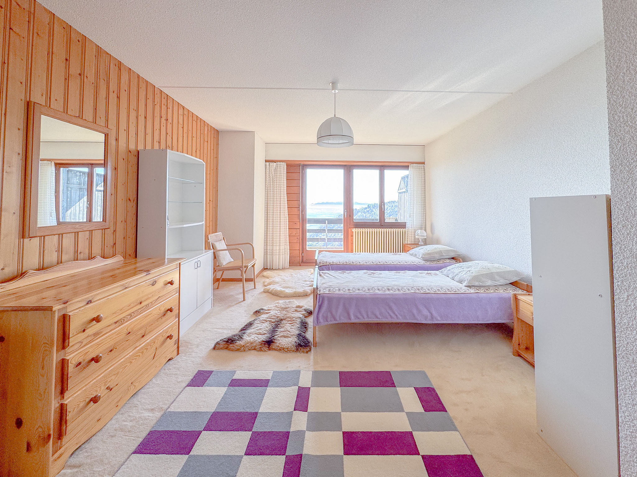 Grande chambre no 2 au 2ème niveau avec balcon - exposée Sud