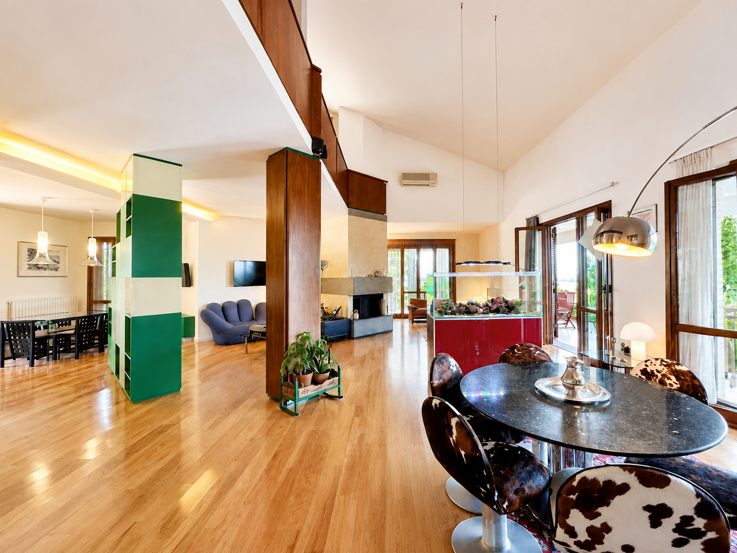 Interior view 2