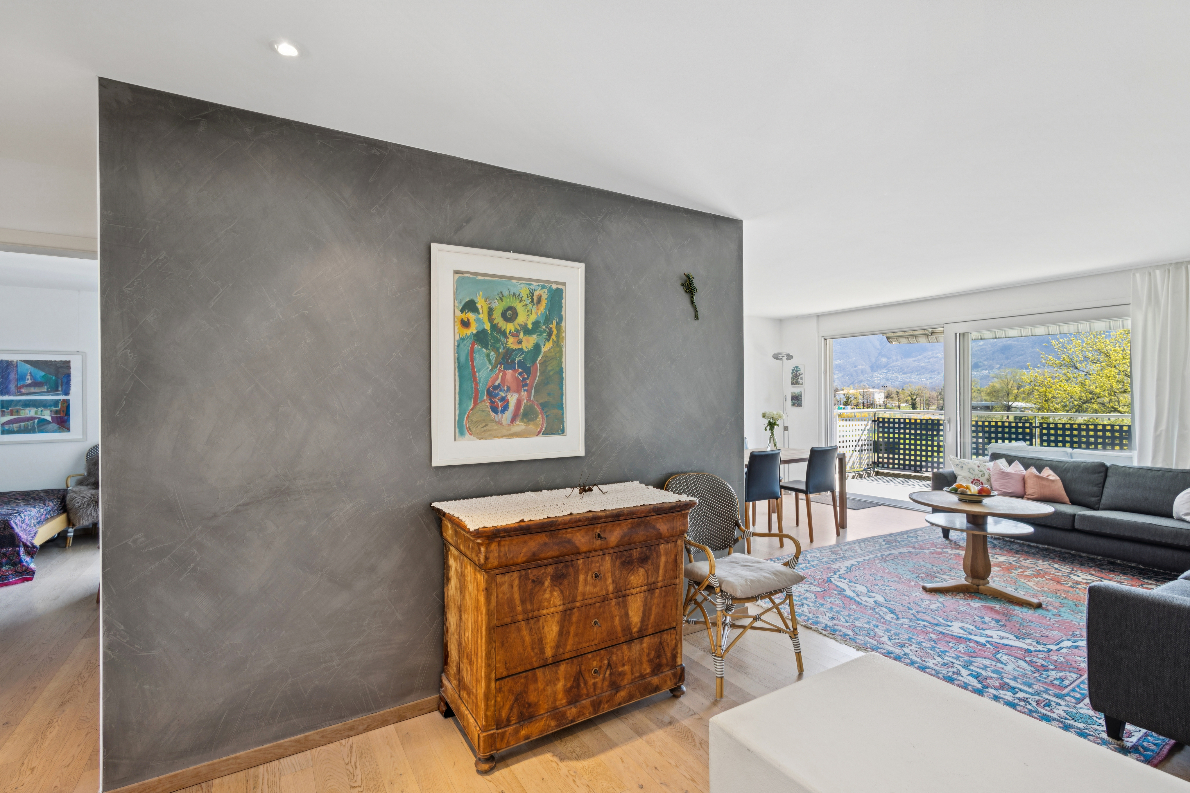 Ingresso con armadi a muro e accesso diretto al soggiorno!