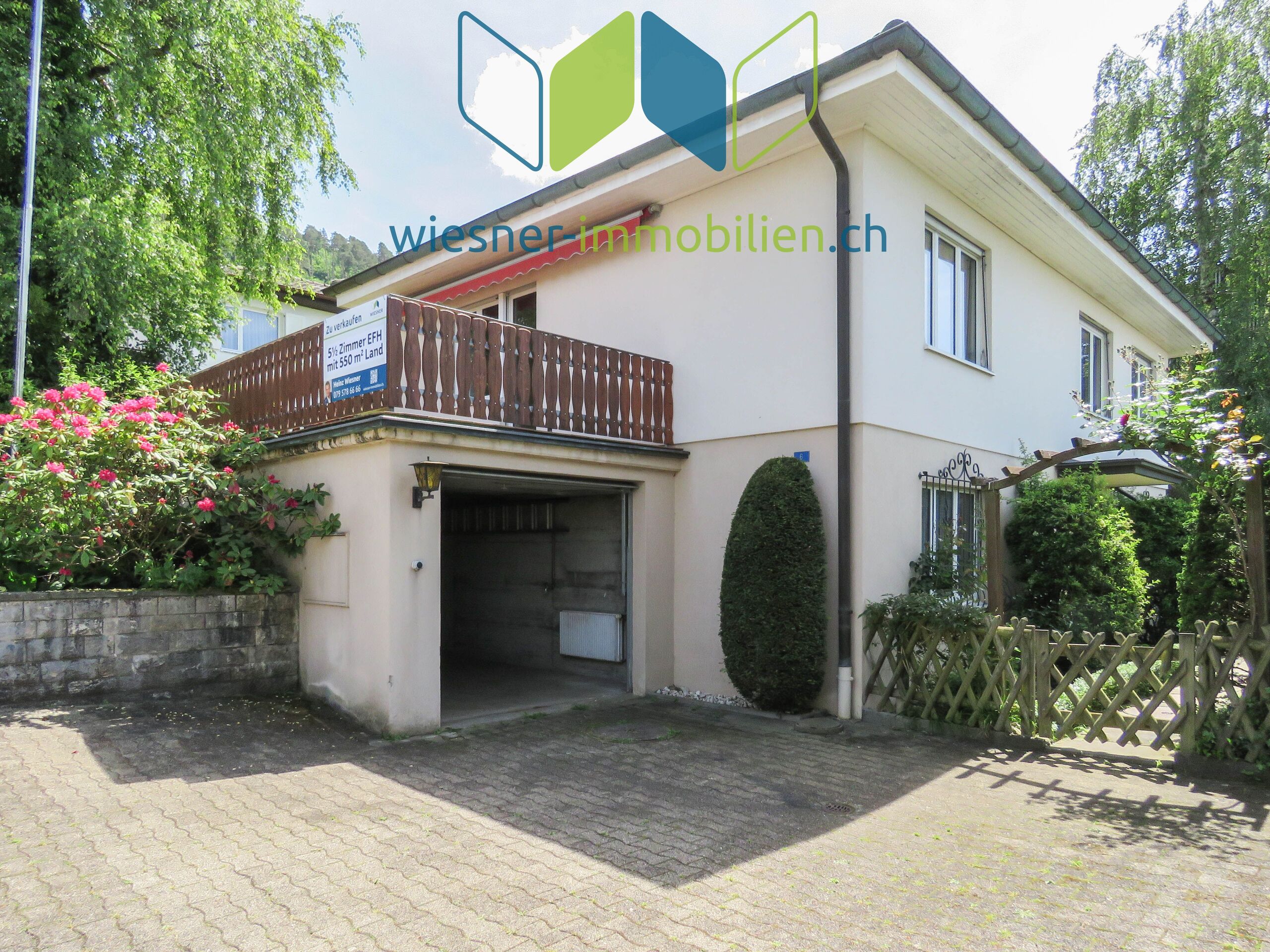 Eingangsbereich und Garage Eingangsbereich und Garage