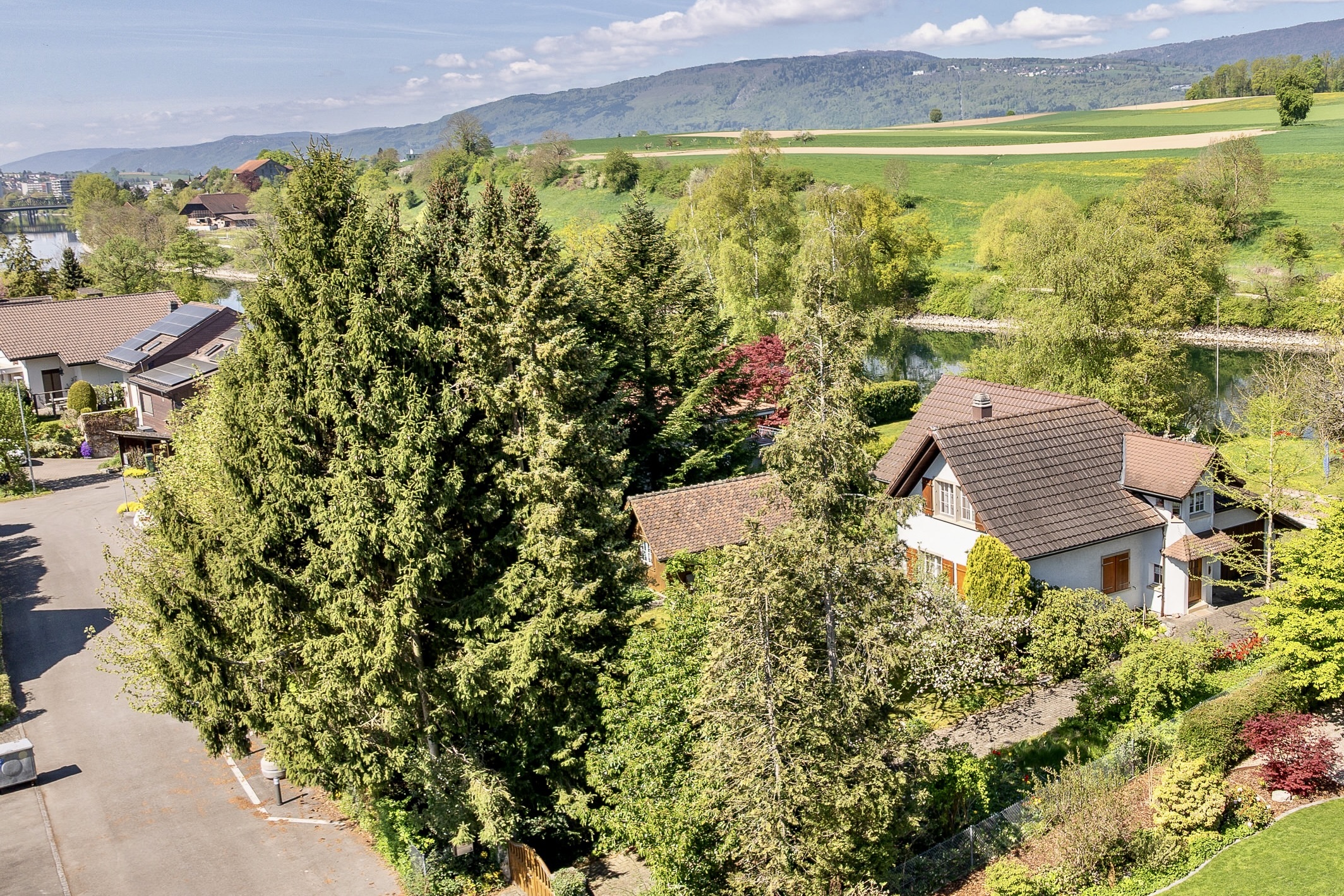 IM HINTERGRUND DER  NIDAU-BÜREN KANAL