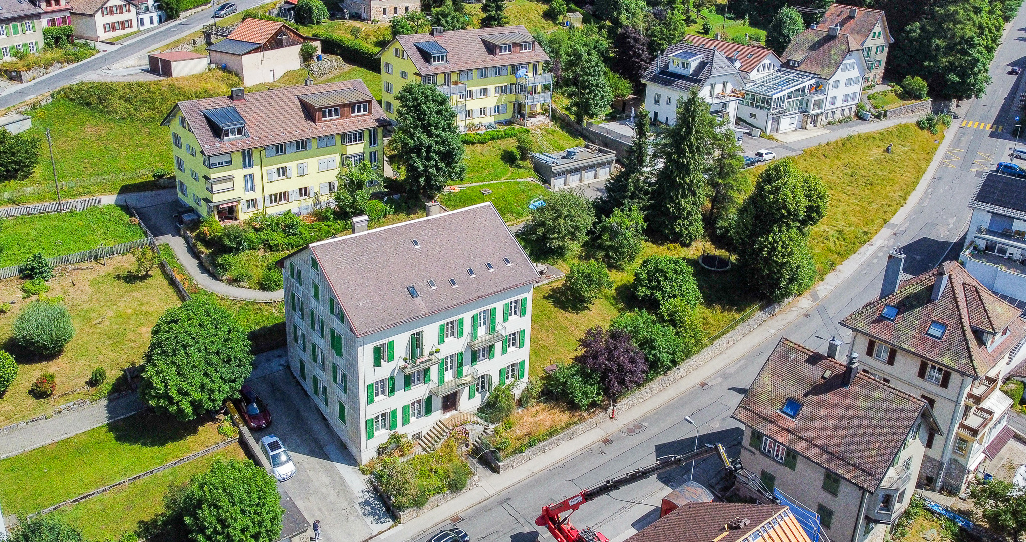 Vue aérienne du bâtiment et du jardin Vue aérienne du bâtiment et du jardin