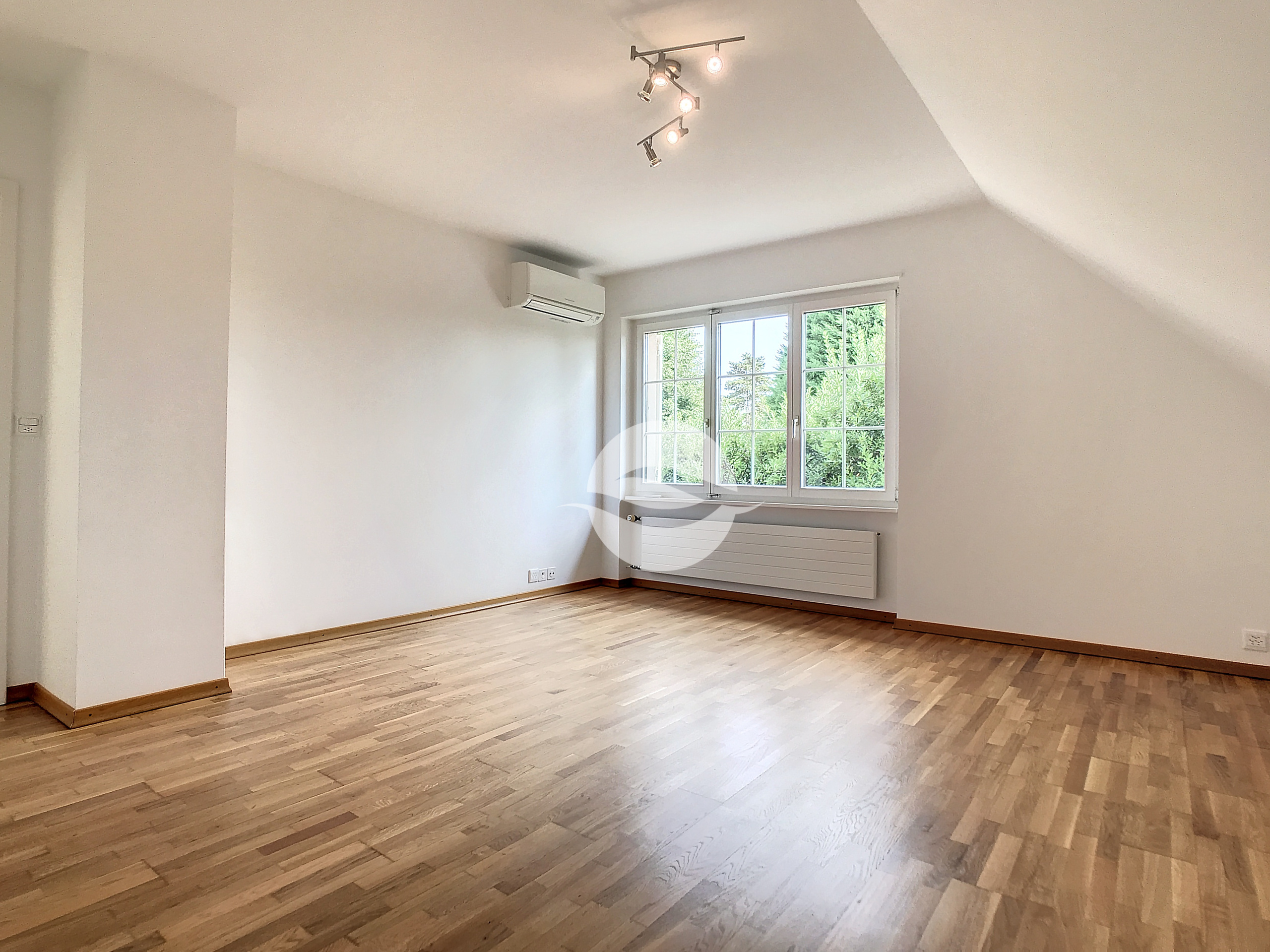 1er : 2ème Chambre à coucher