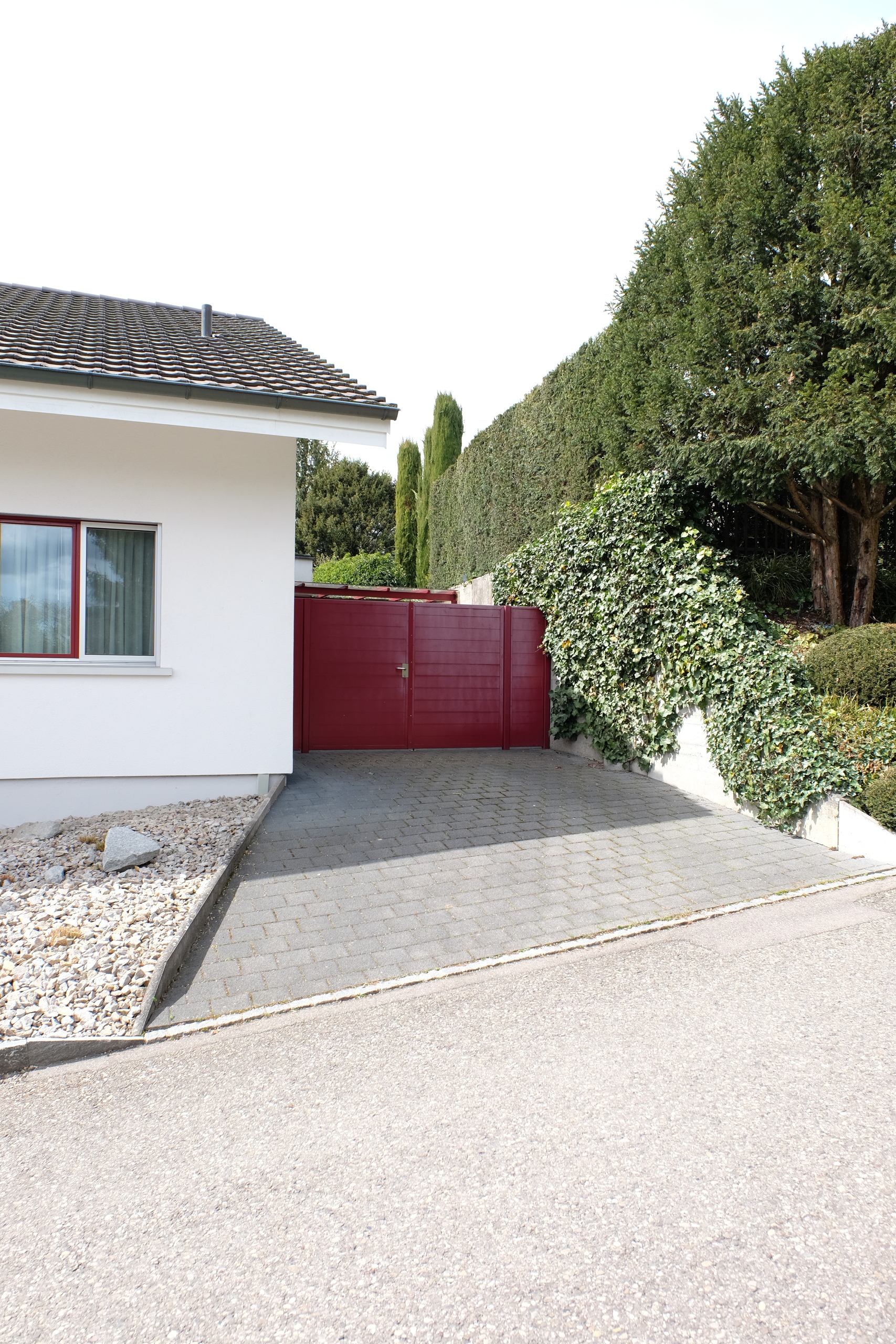 Nebentor mit Abstellplatz Nebentor mit Abstellplatz