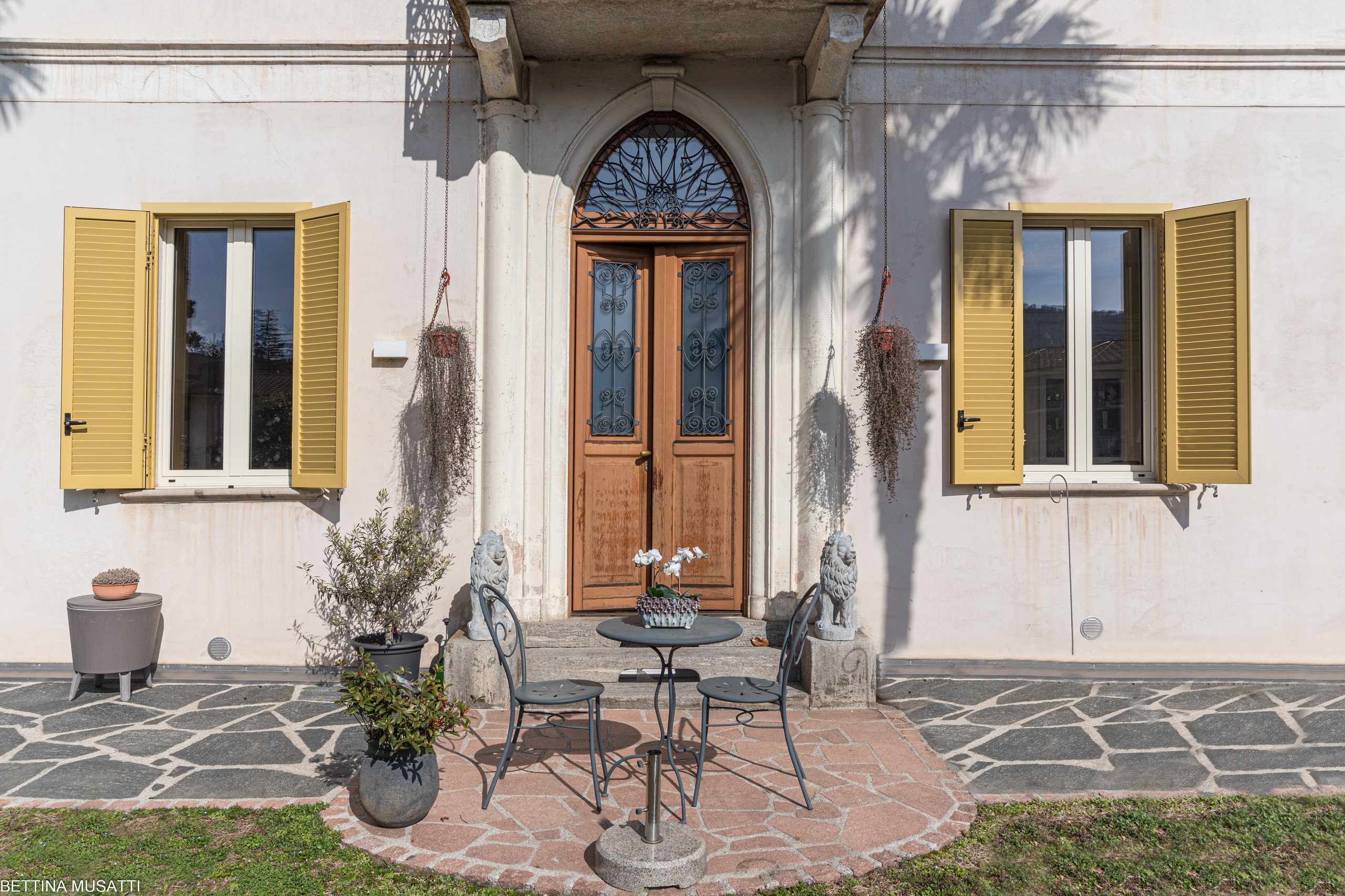 Exterior view 9
