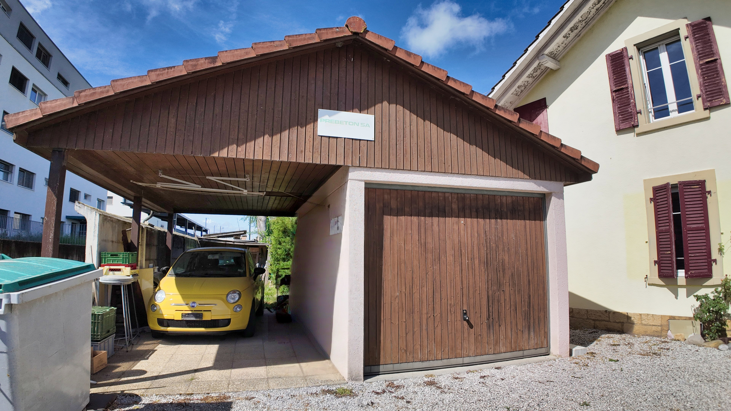 Couvert à voiture et garage-box