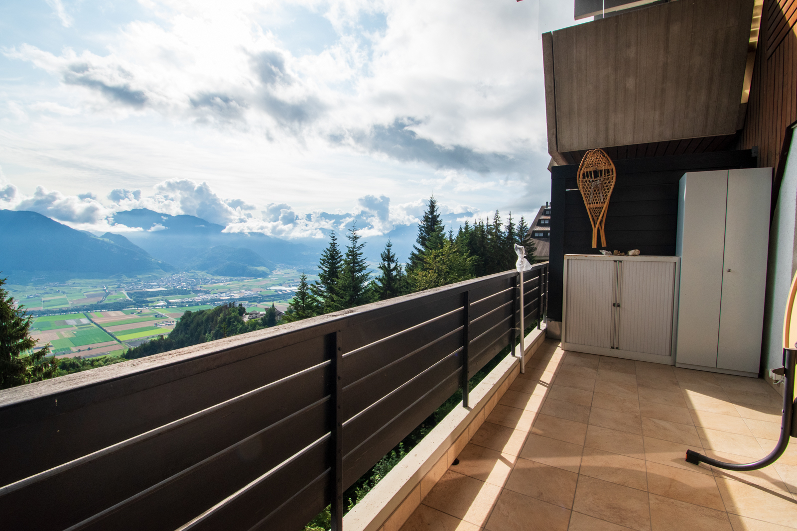 Balcon avec vue sur la plaine Balcon avec vue sur la plaine