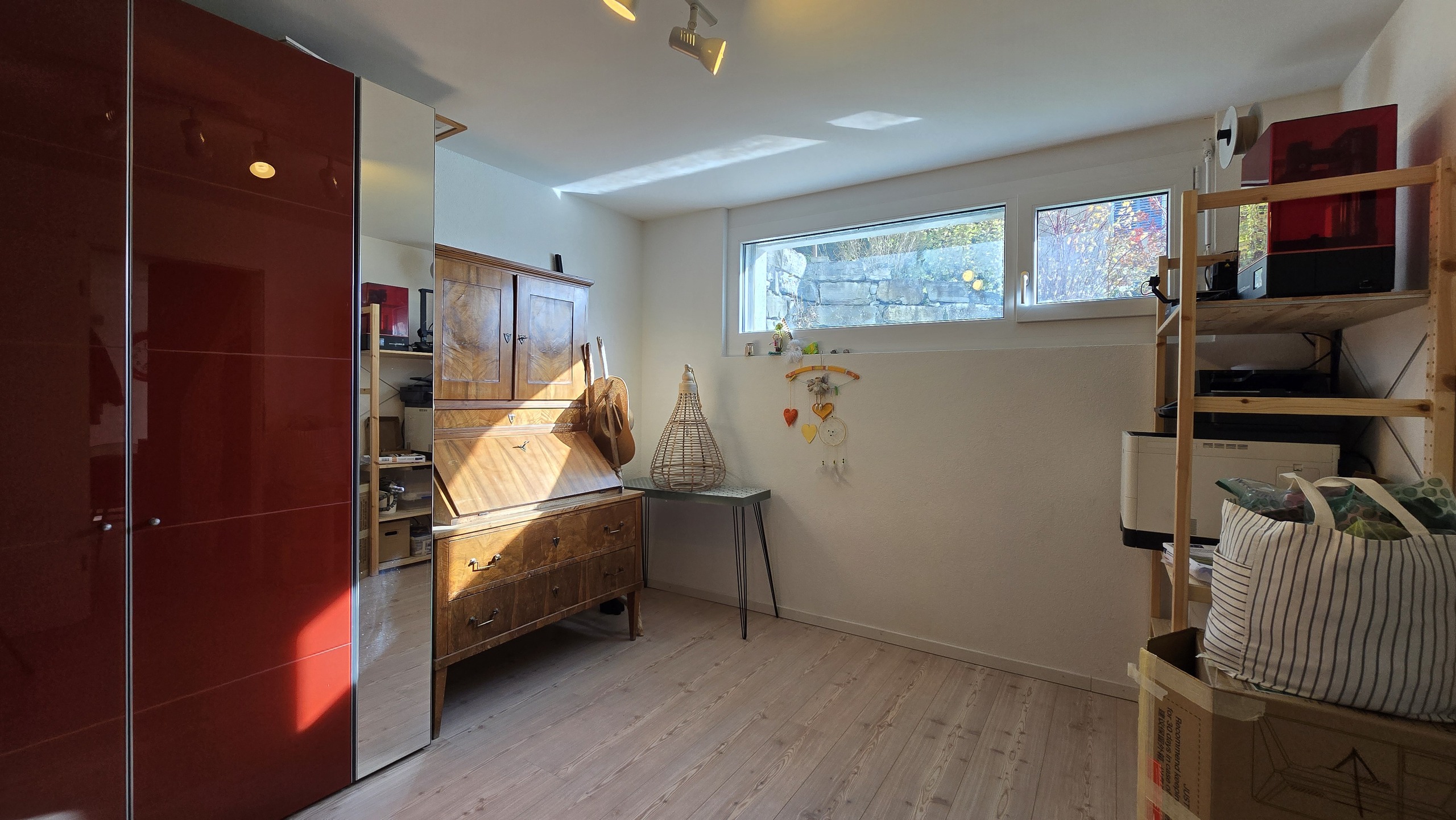 Chambre/bureau au rez-inférieur