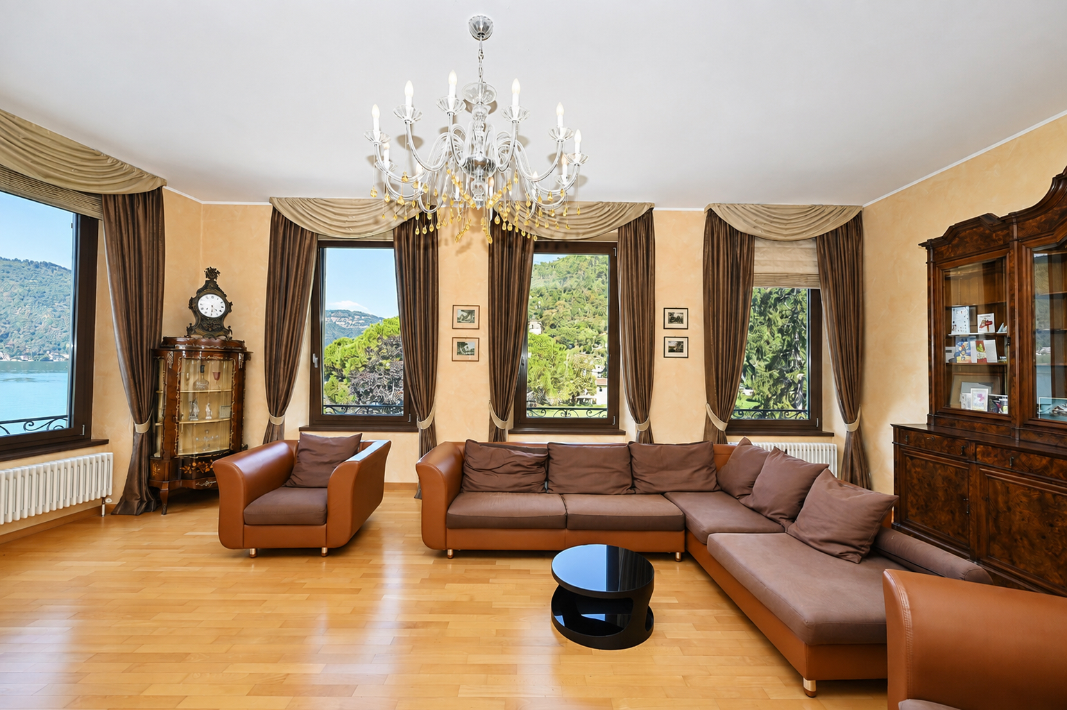 Interior view 2