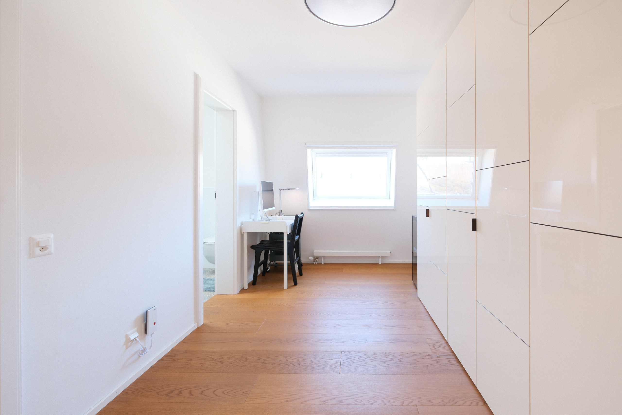 Zimmer mit one Suite Badezimmer