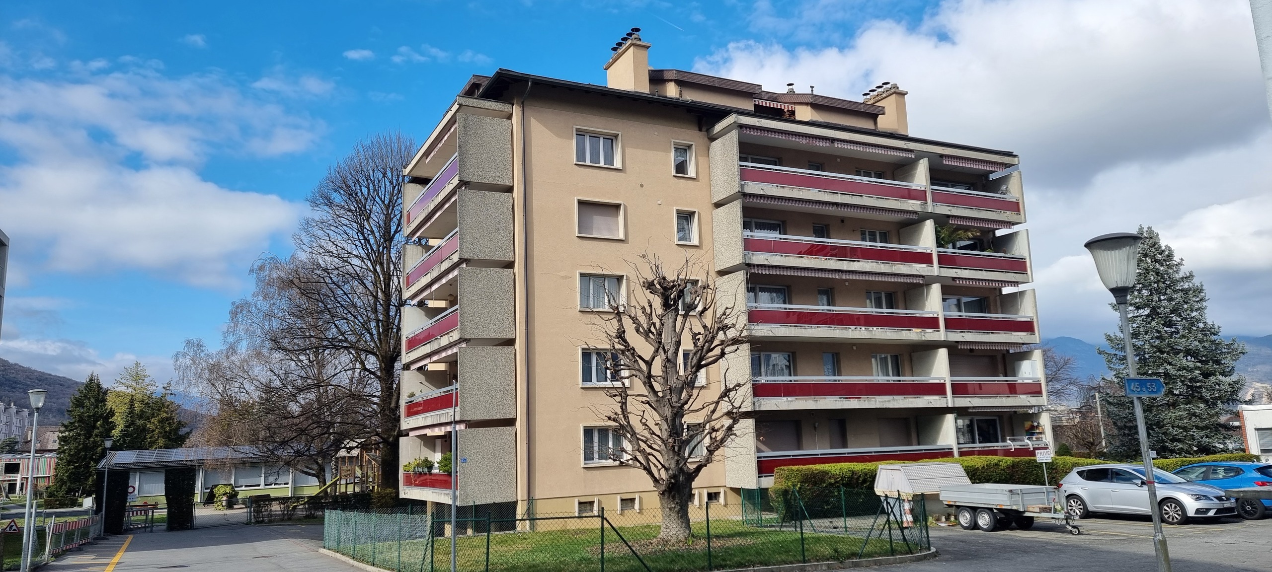Exterior view 4