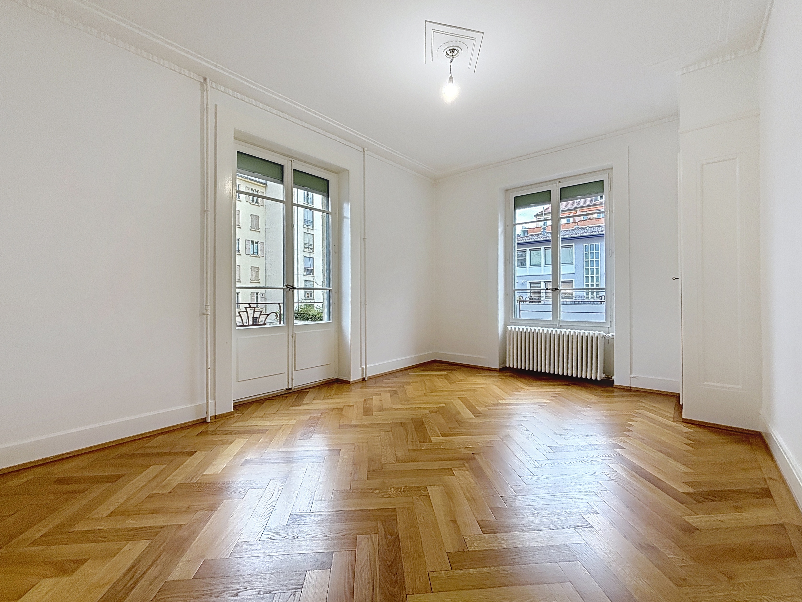 Spacieuse chambre à coucher Spacieuse chambre à coucher