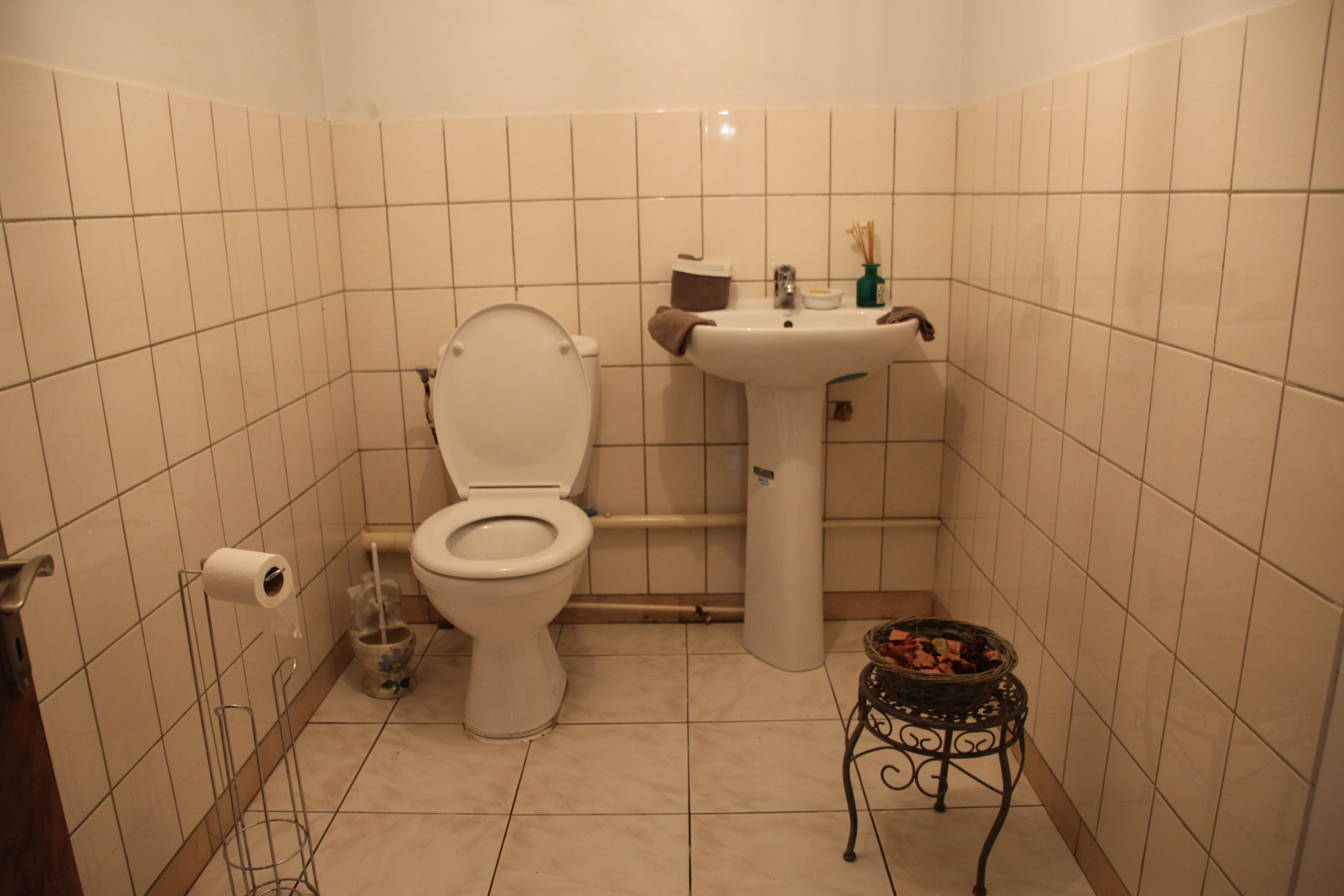 4ème salle de bain au rez-de-chaussée 4ème salle de bain au rez-de-chaussée