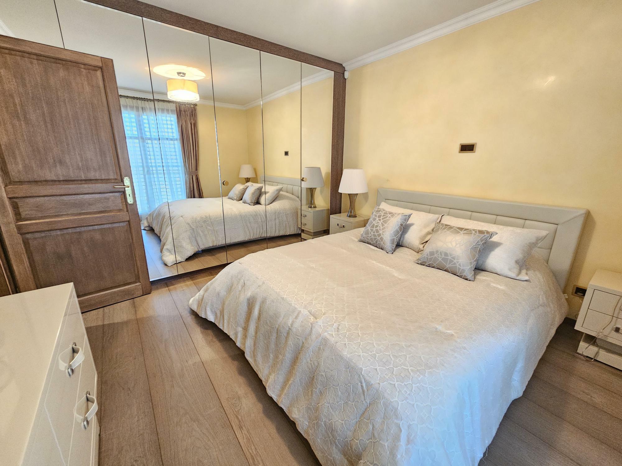 Interior view 6