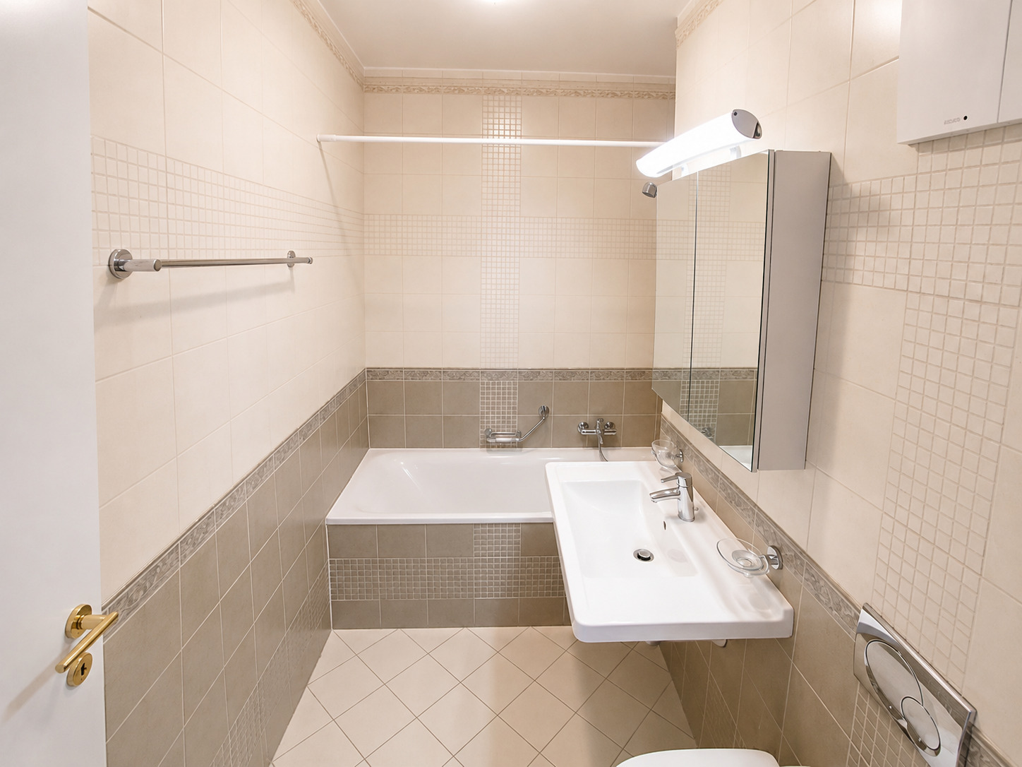 Salle de bain + WC