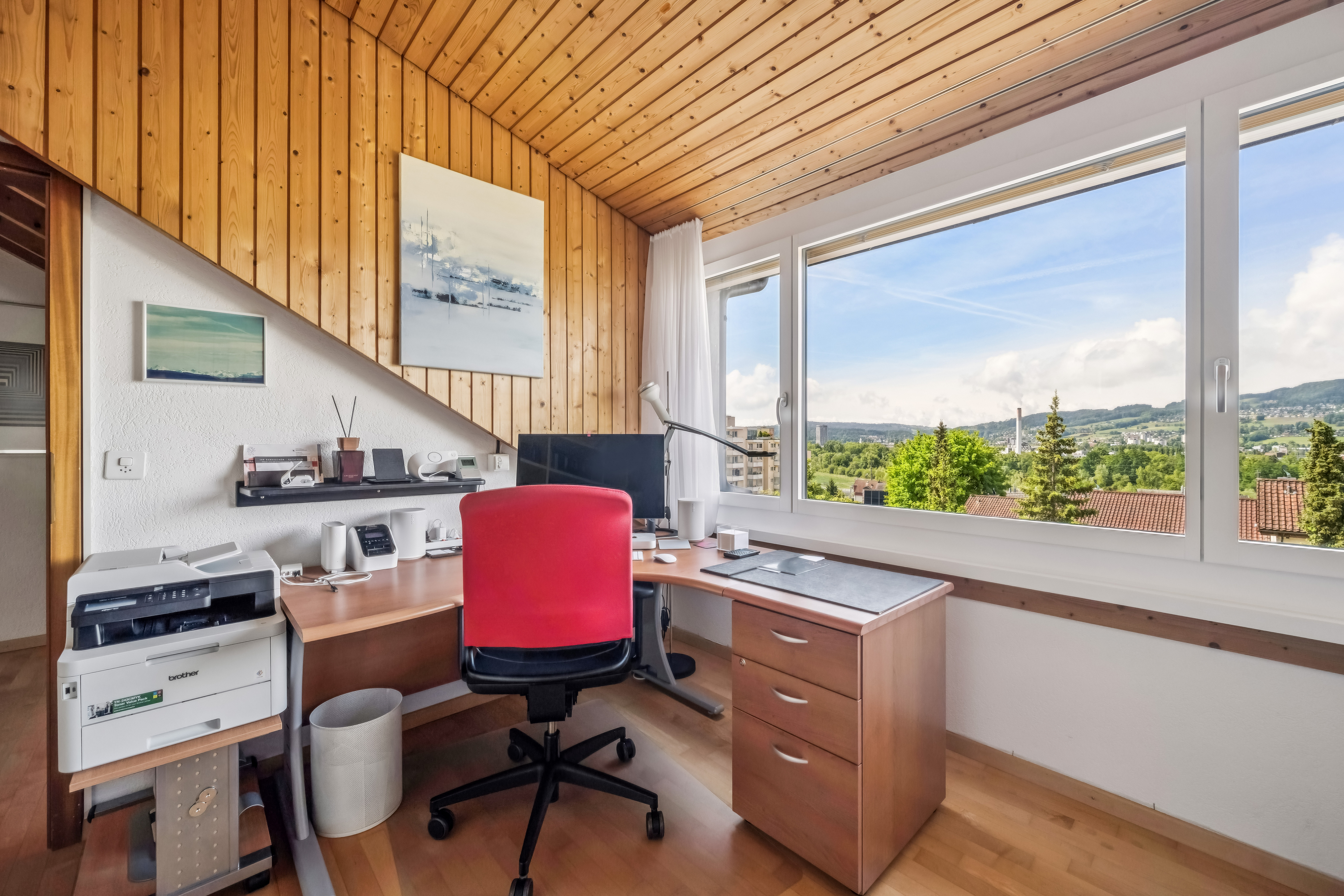 Heimbüro mit beeindruckender Weitsicht.