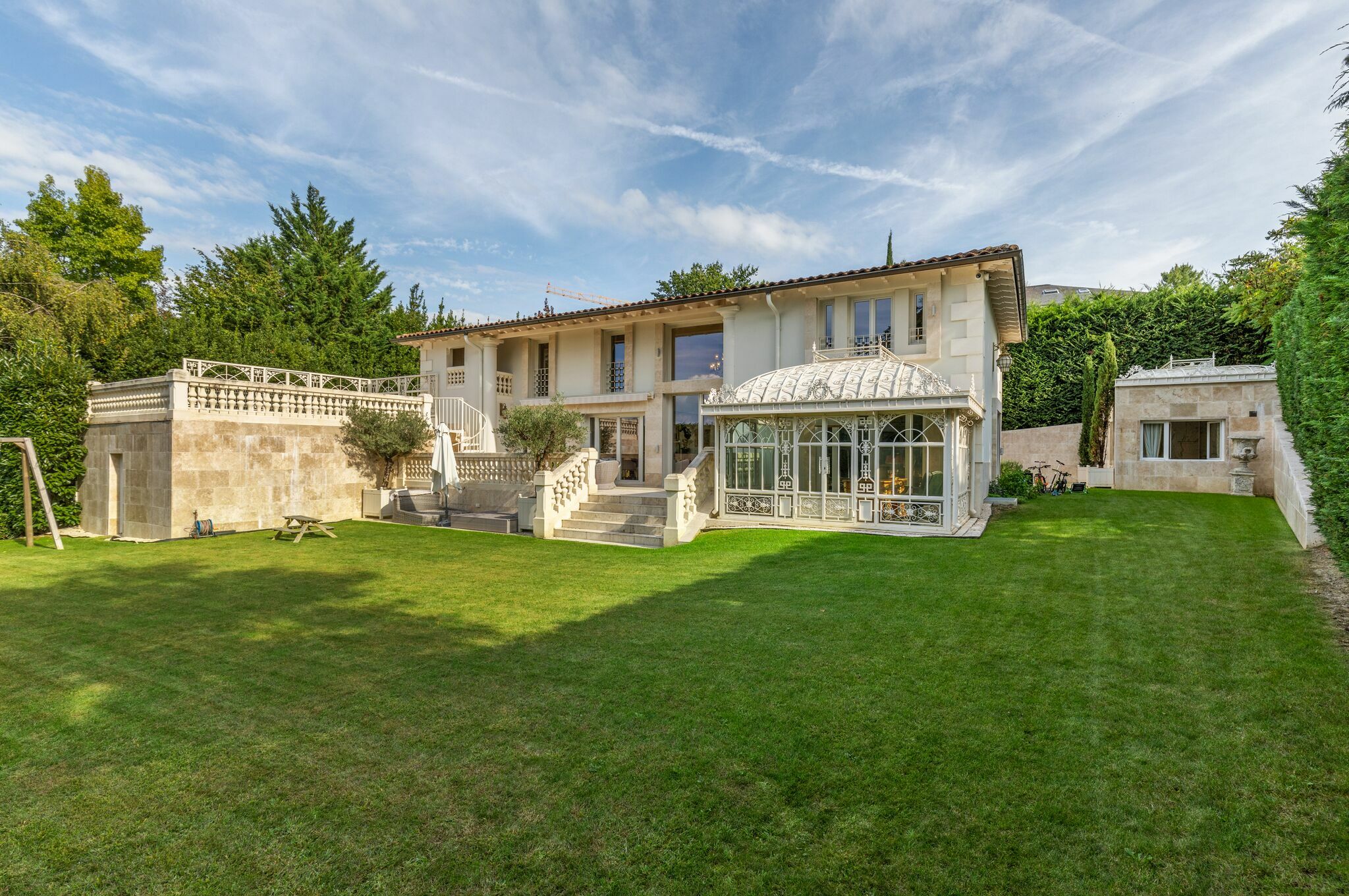 Jardin et emplacement pour la piscine