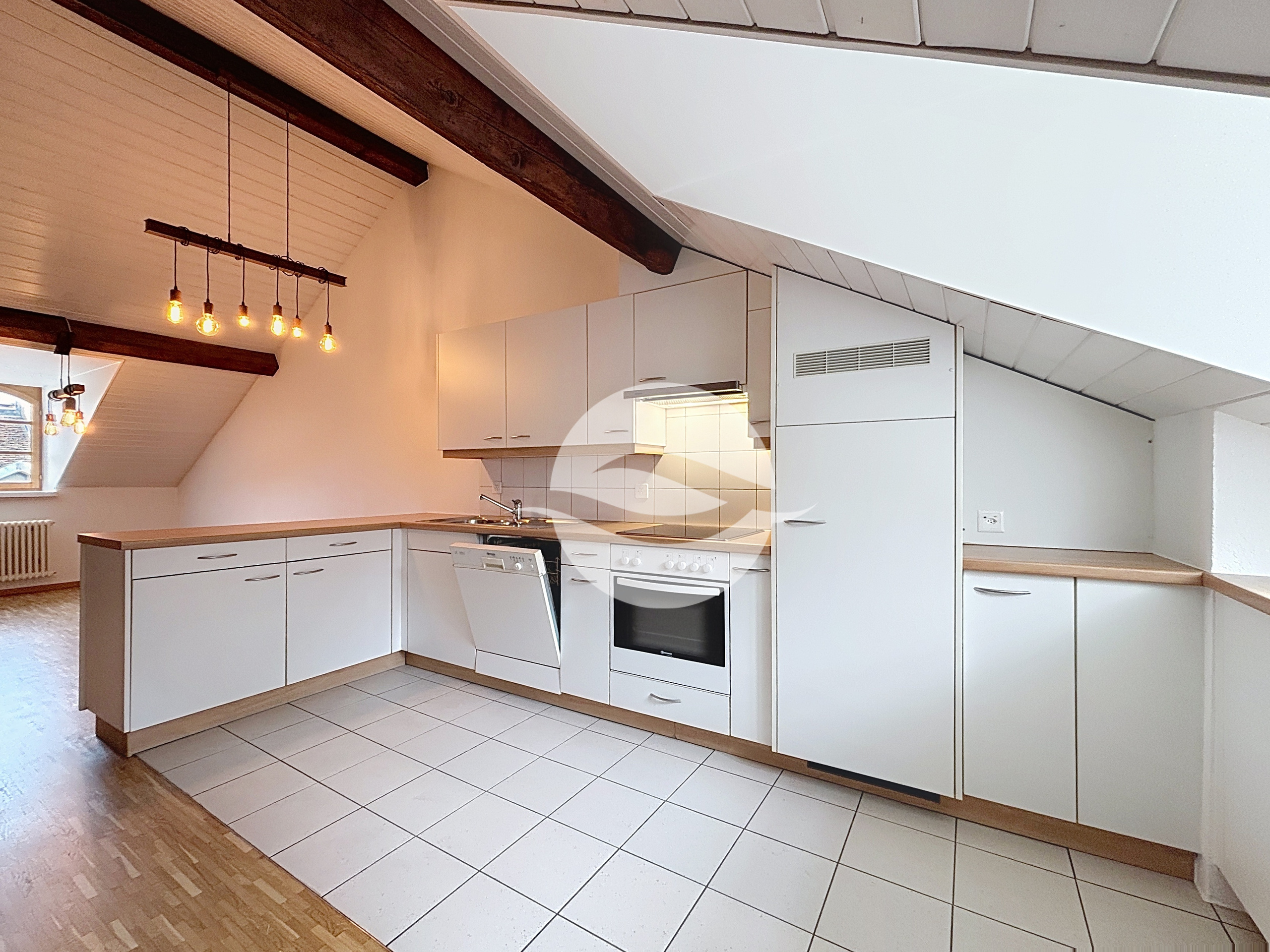 Cuisine équipée avec lave-linge intégrée