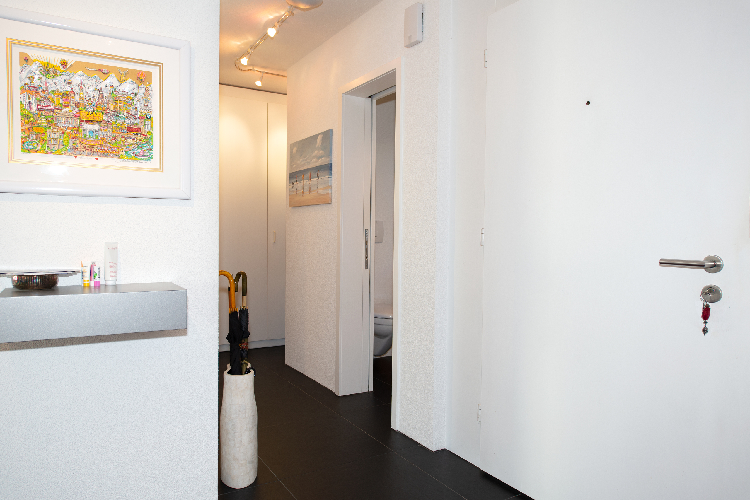 Eingangsbereich mit Garderobe und WC