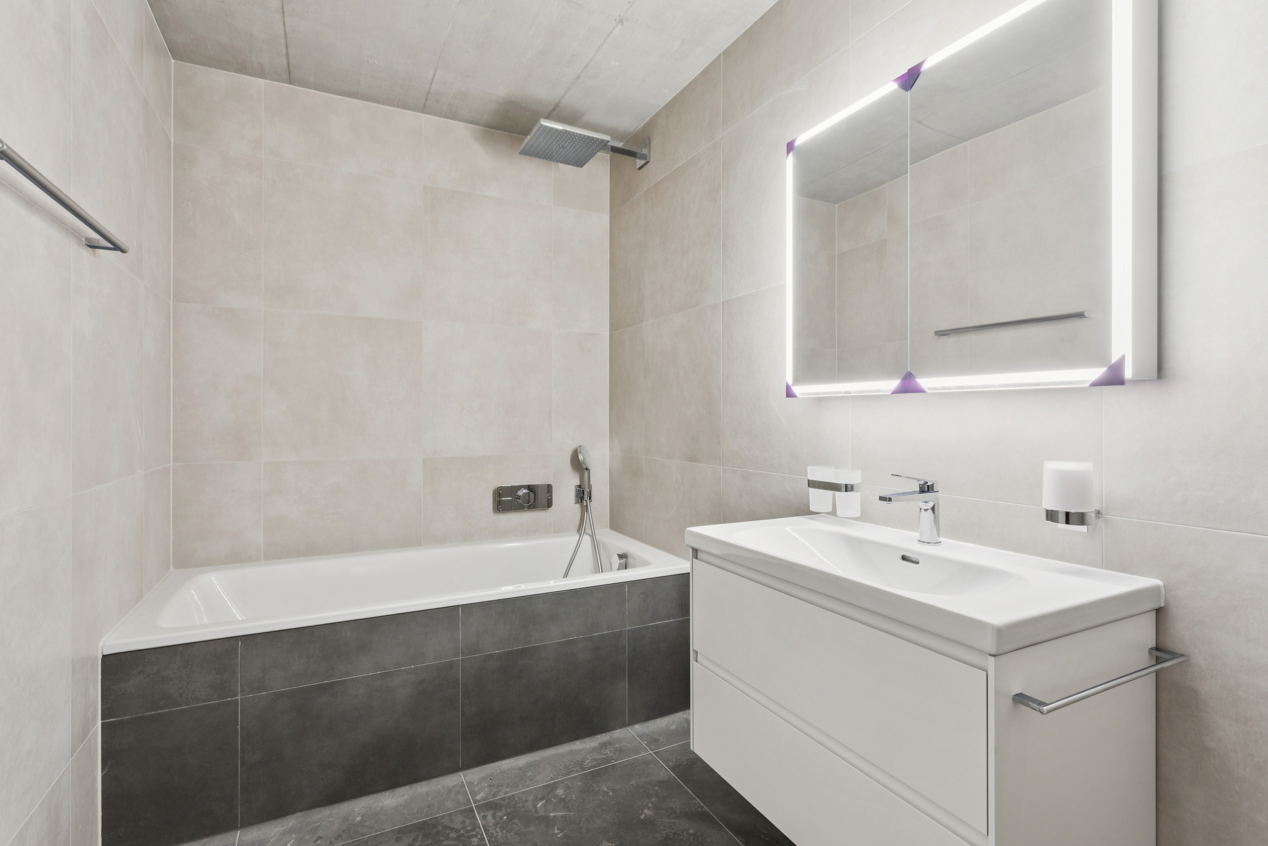 La salle de bains en suite parentale