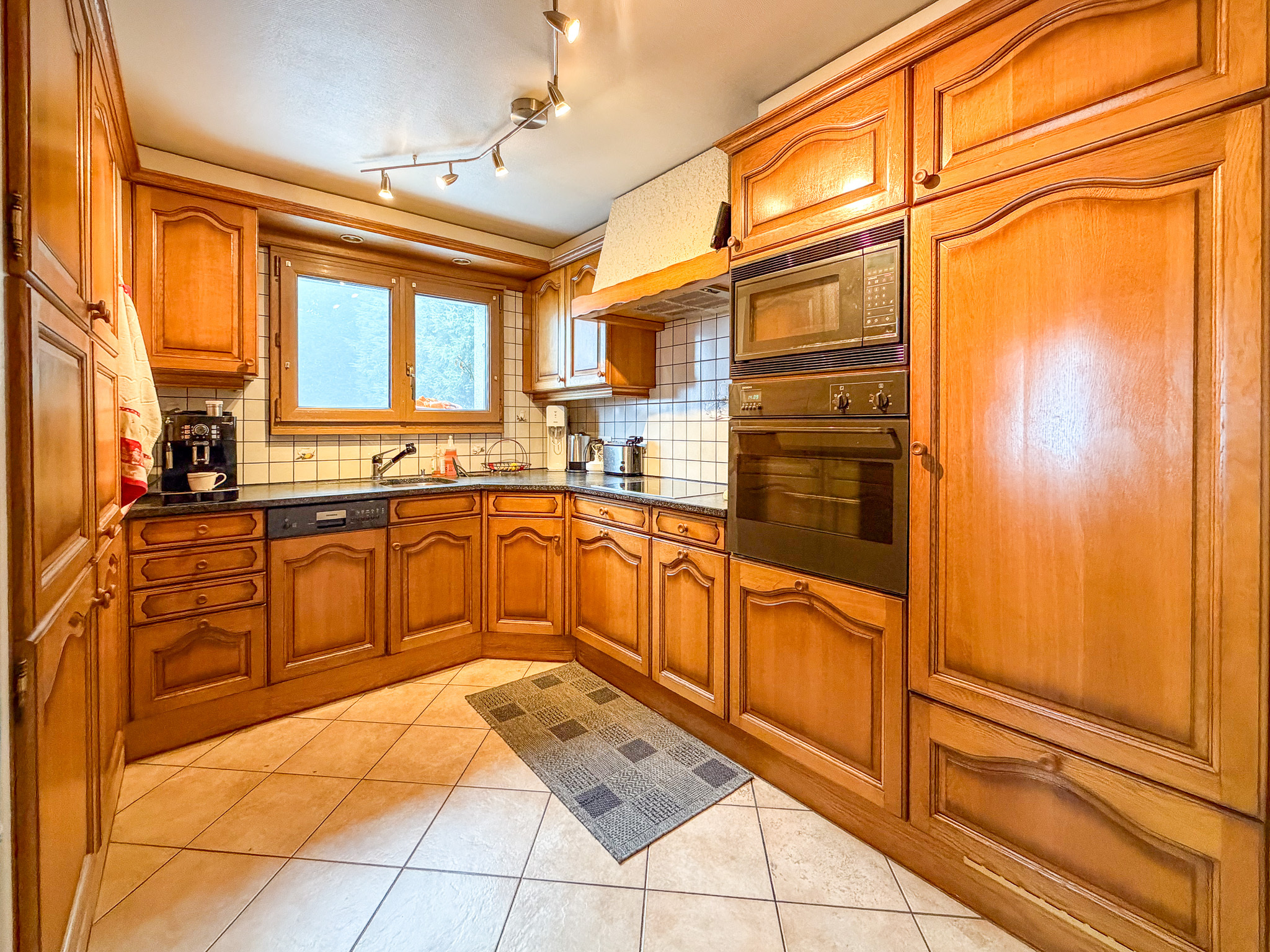 Rez-de-chaussée - Cuisine Rez-de-chaussée - Cuisine