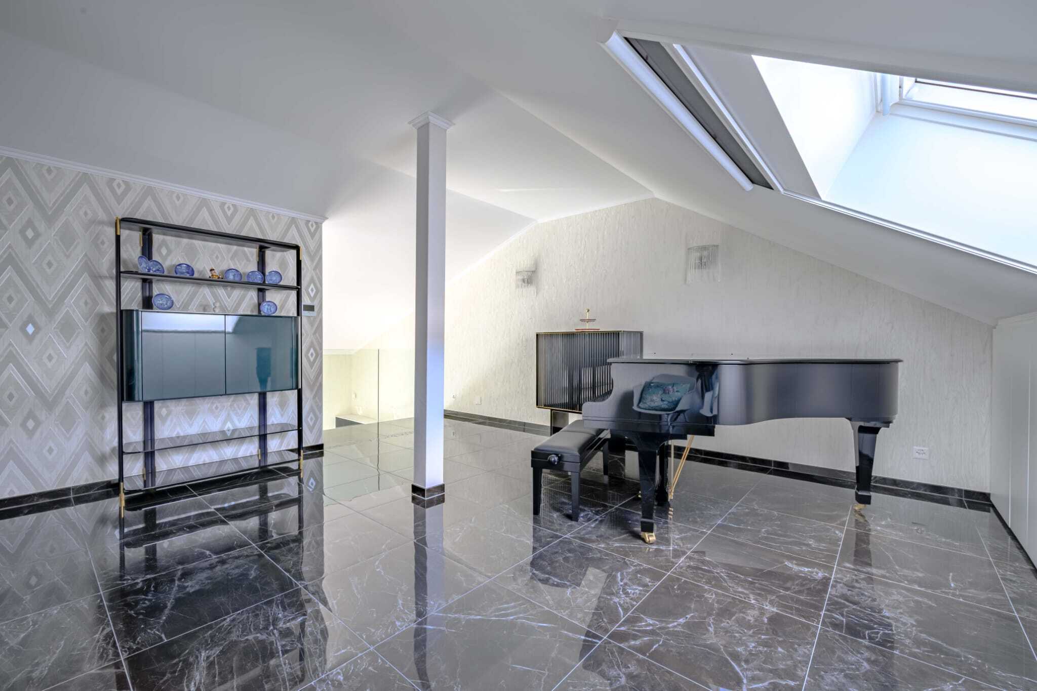 Interior view 10