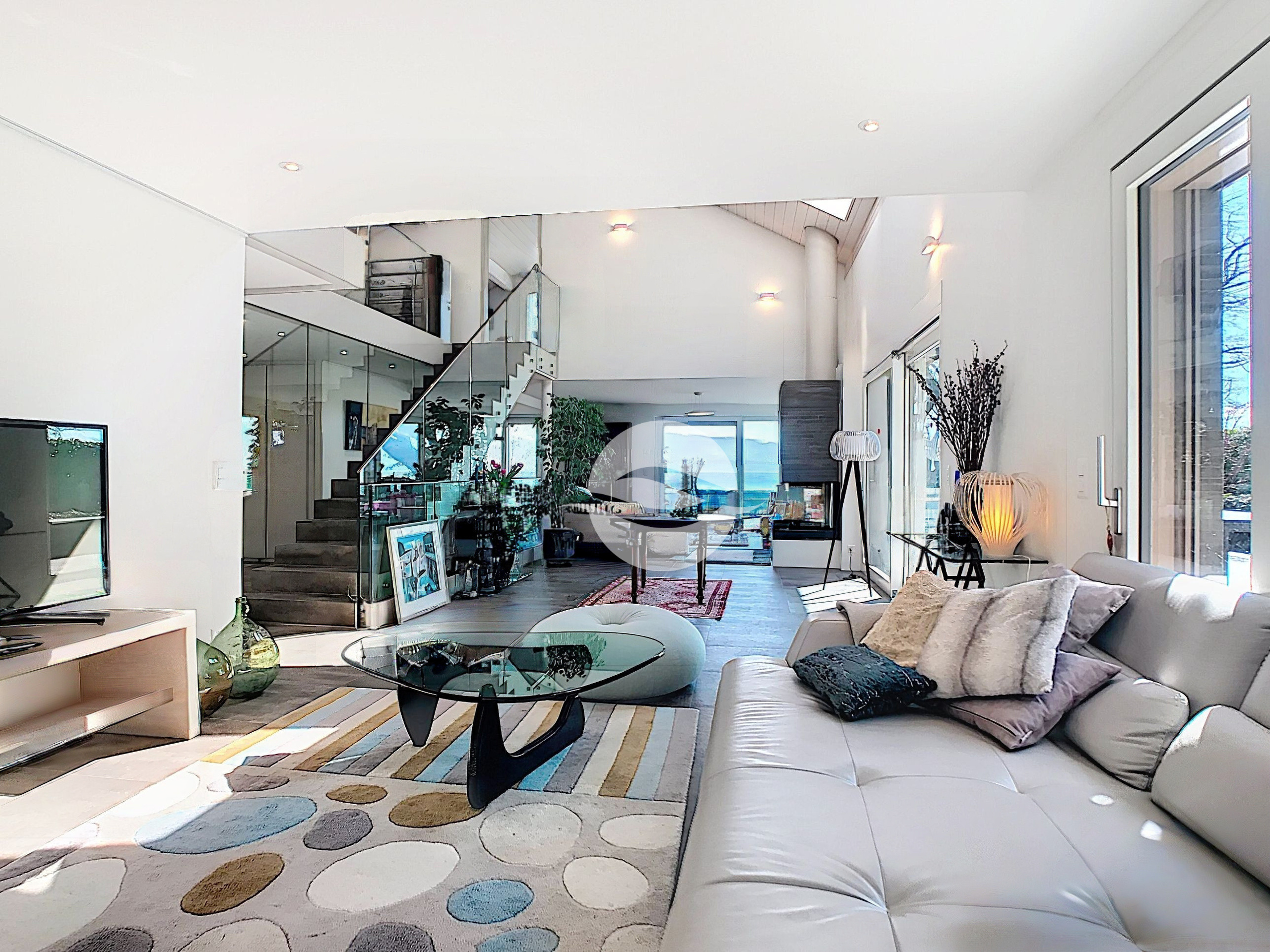 Pièce de vie avec cheminée