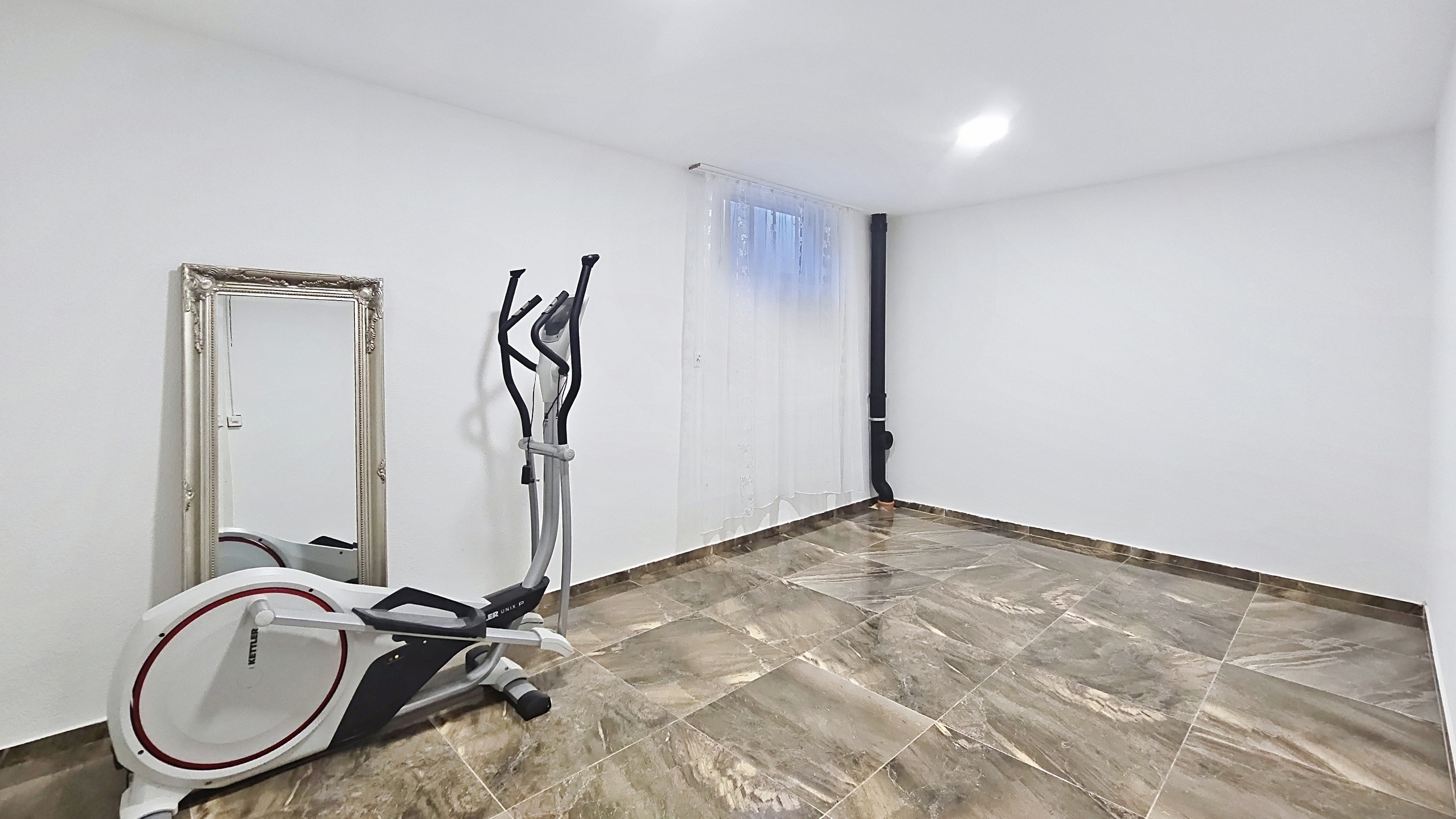 Disponible - sous-sol Disponible - sous-sol