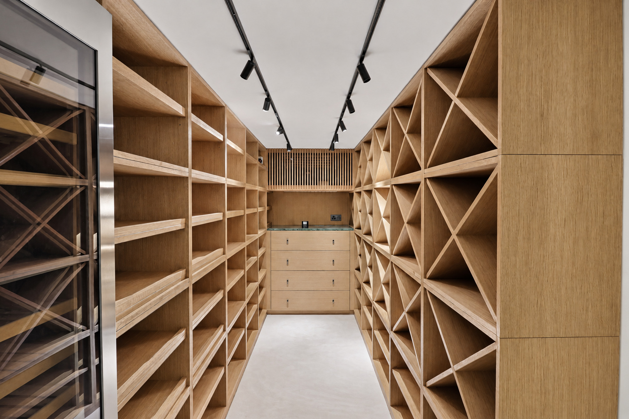 Interior view 19