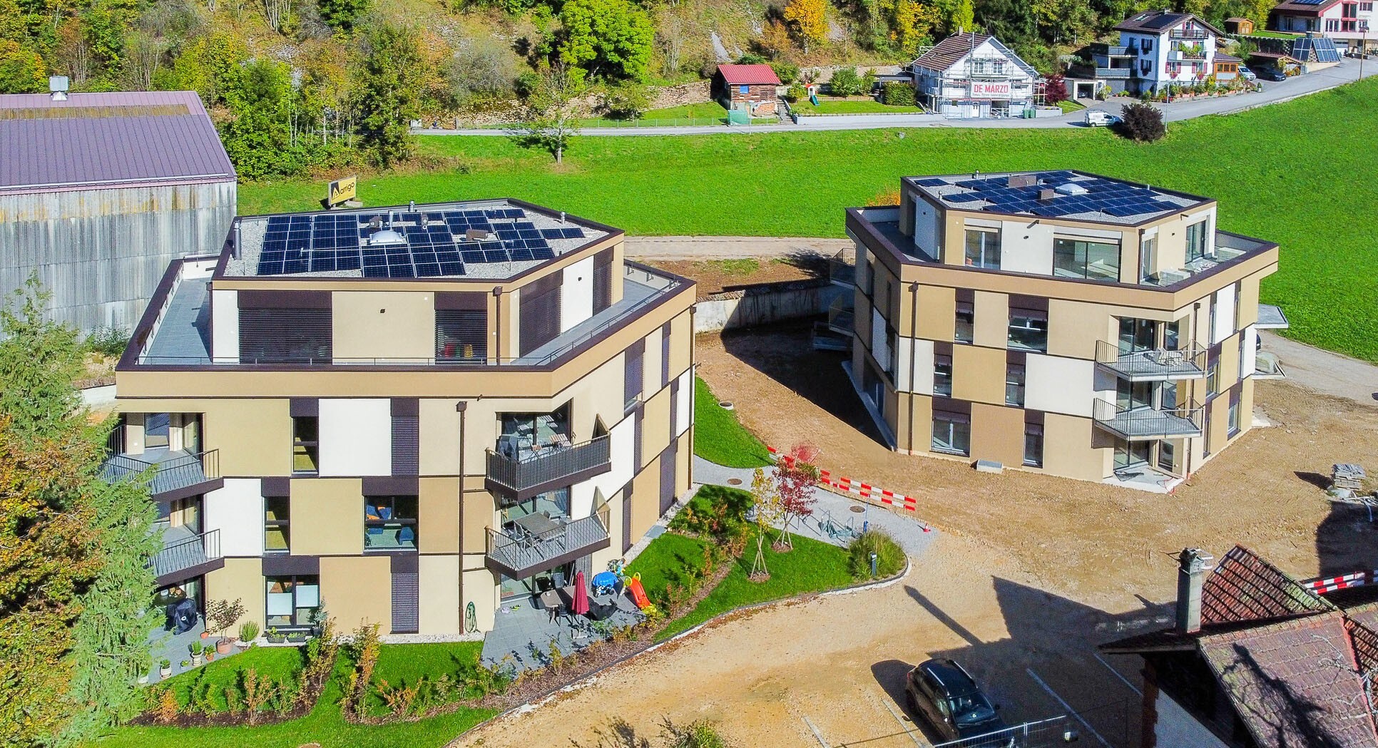 Vue aérienne sur les 2 bâtiments Vue aérienne sur les 2 bâtiments