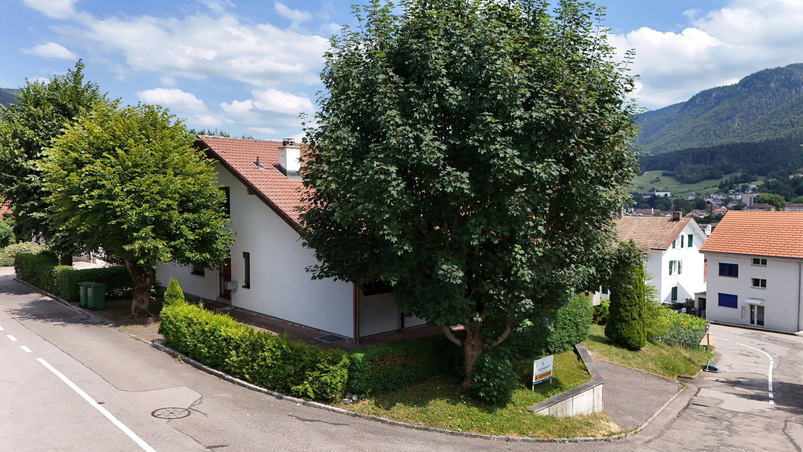 côté entrée principale