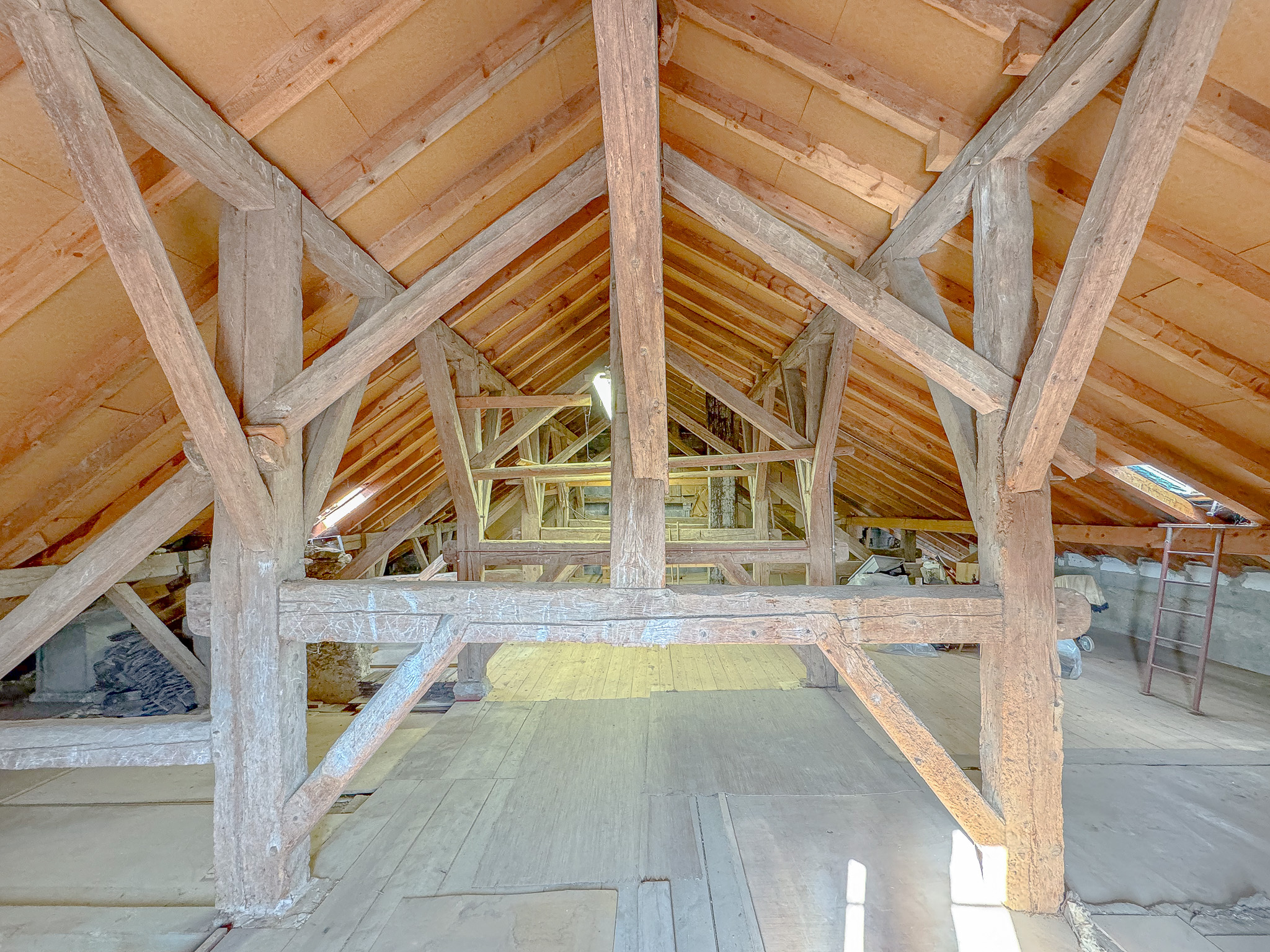 Grand galetas brut avec possibilité d'agrandissement