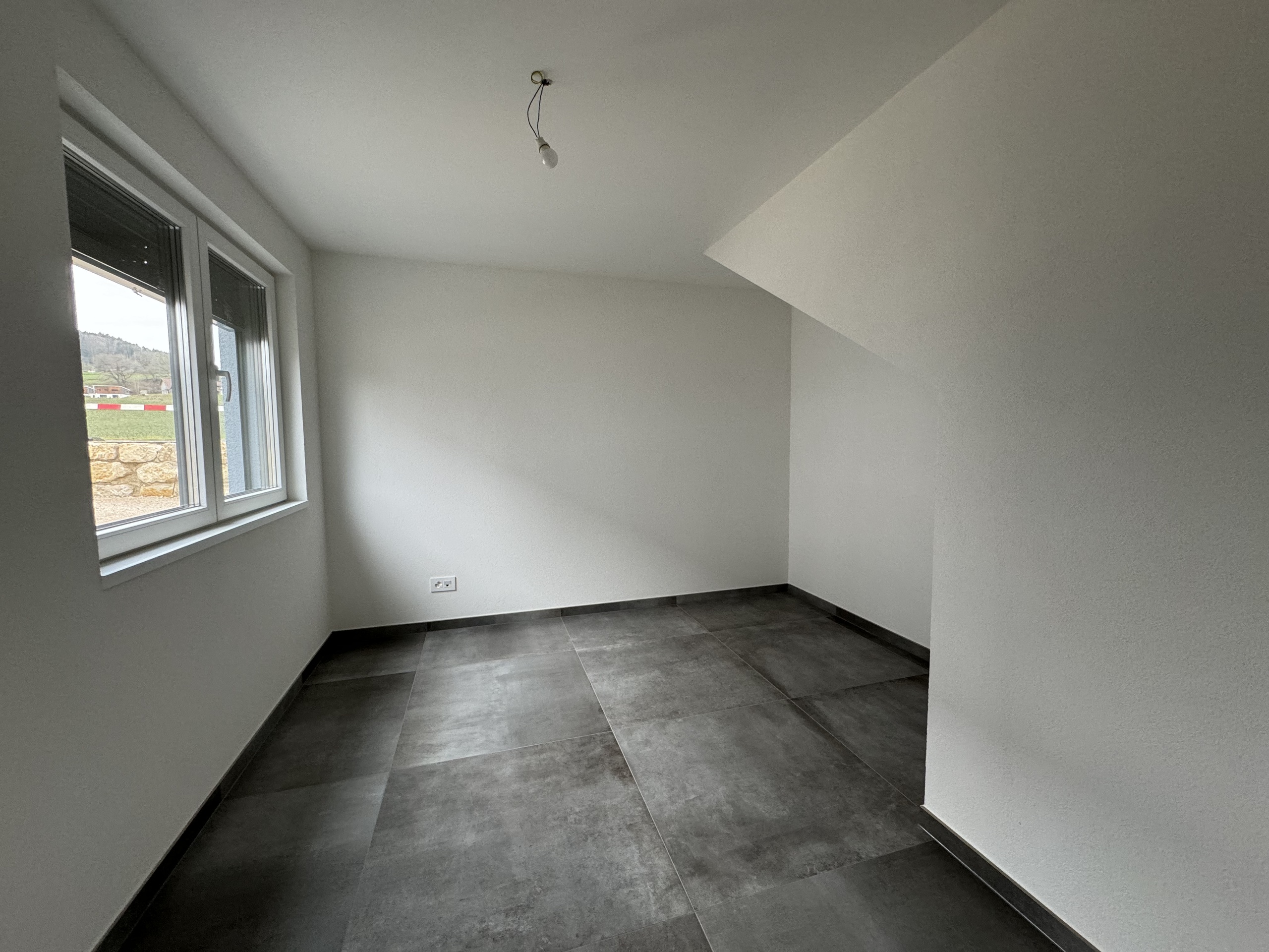 Cellier/bureau/chambre - RDC  Cellier/bureau/chambre - RDC