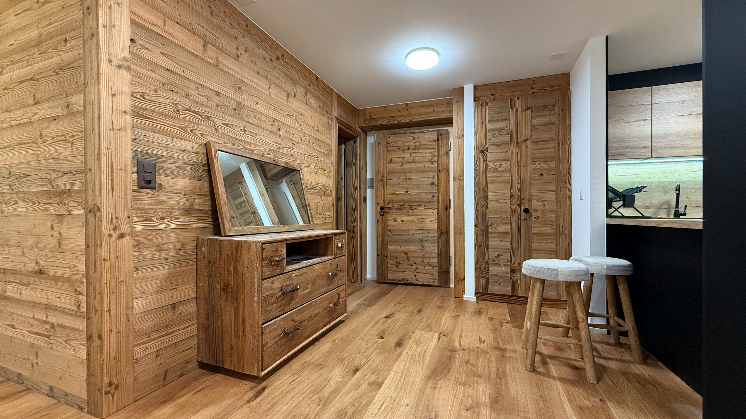 Apartment entrance (View 2)