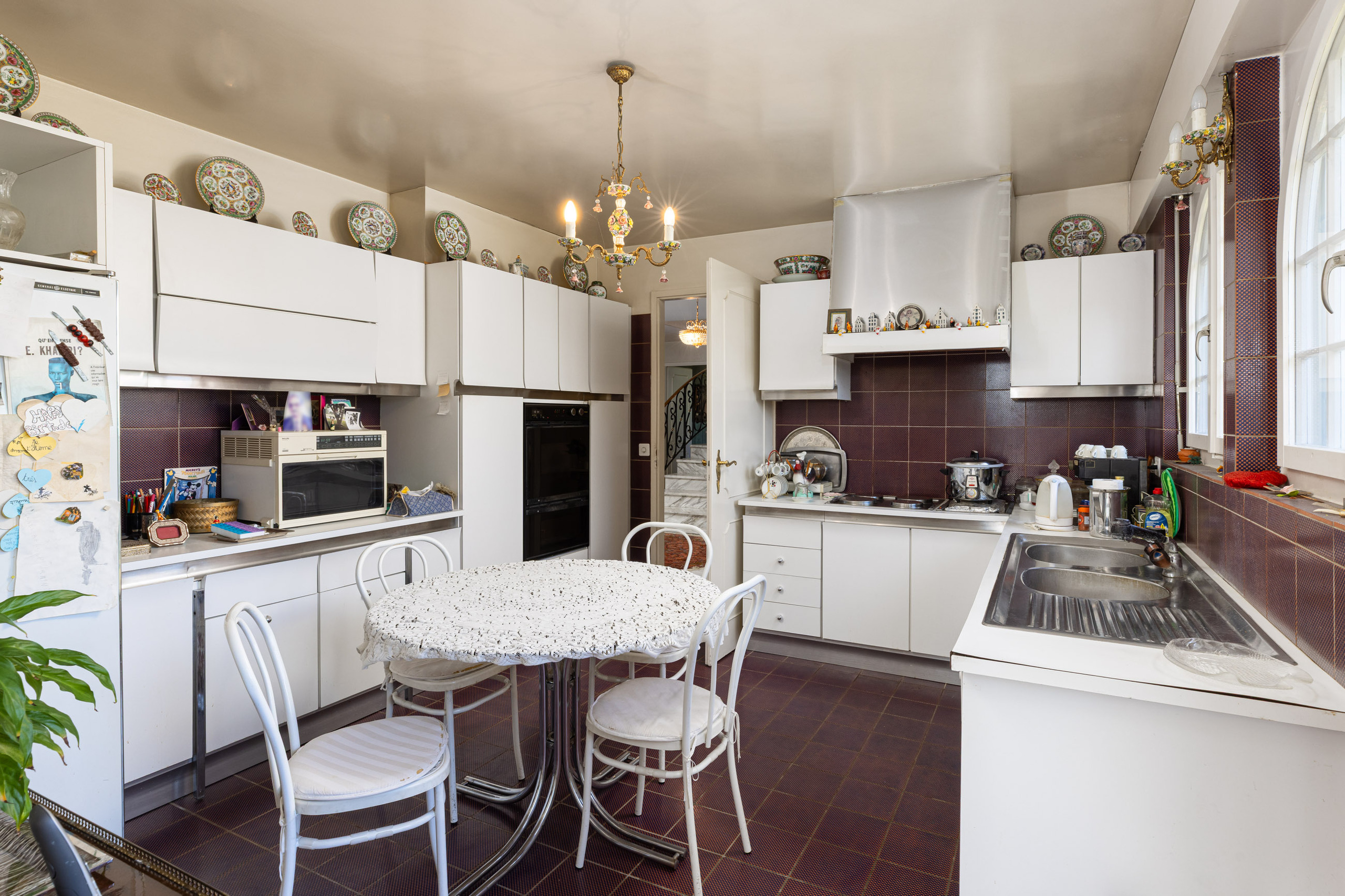 Cuisine fermée avec accès jardin