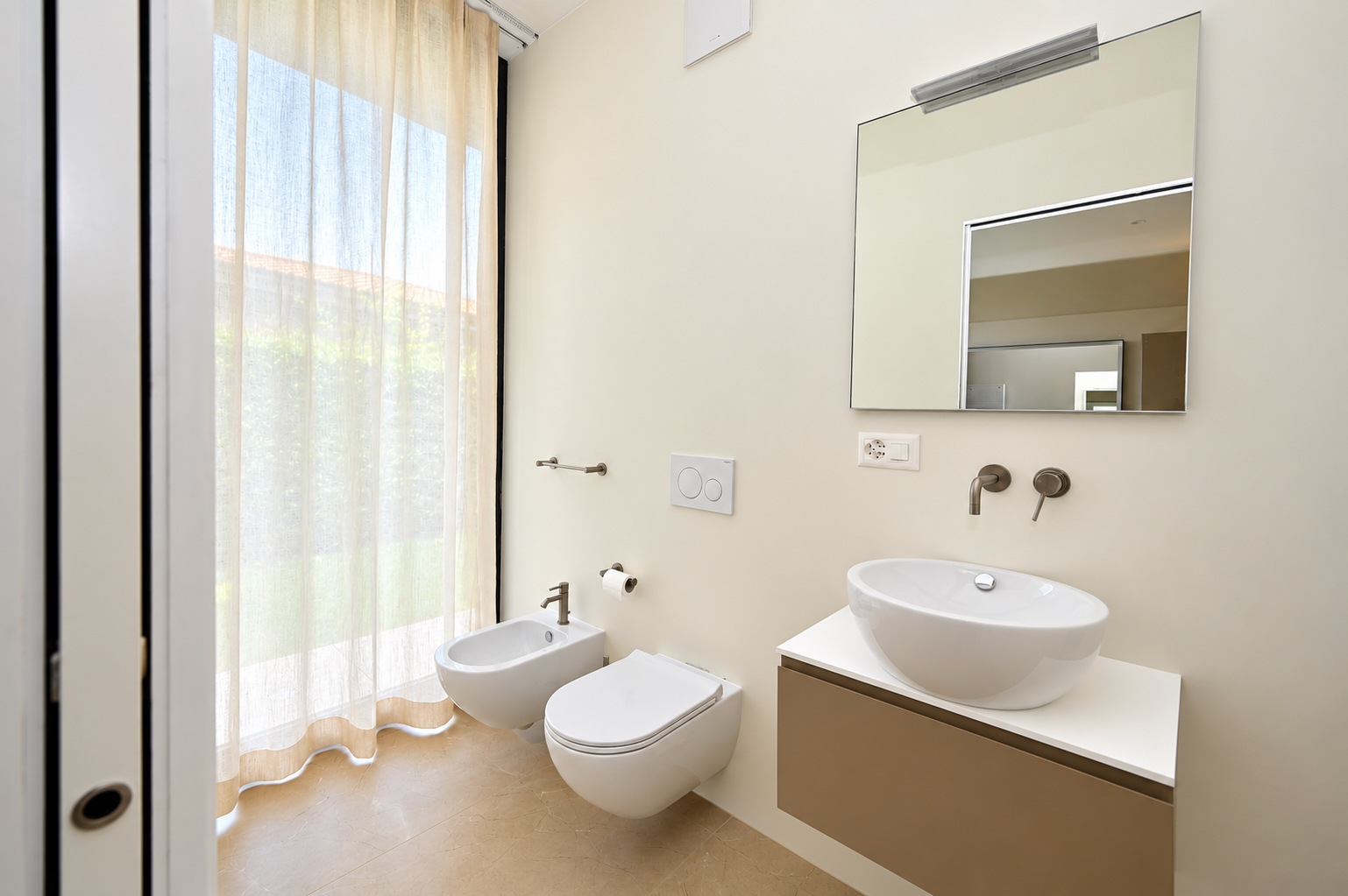 Interior view 6