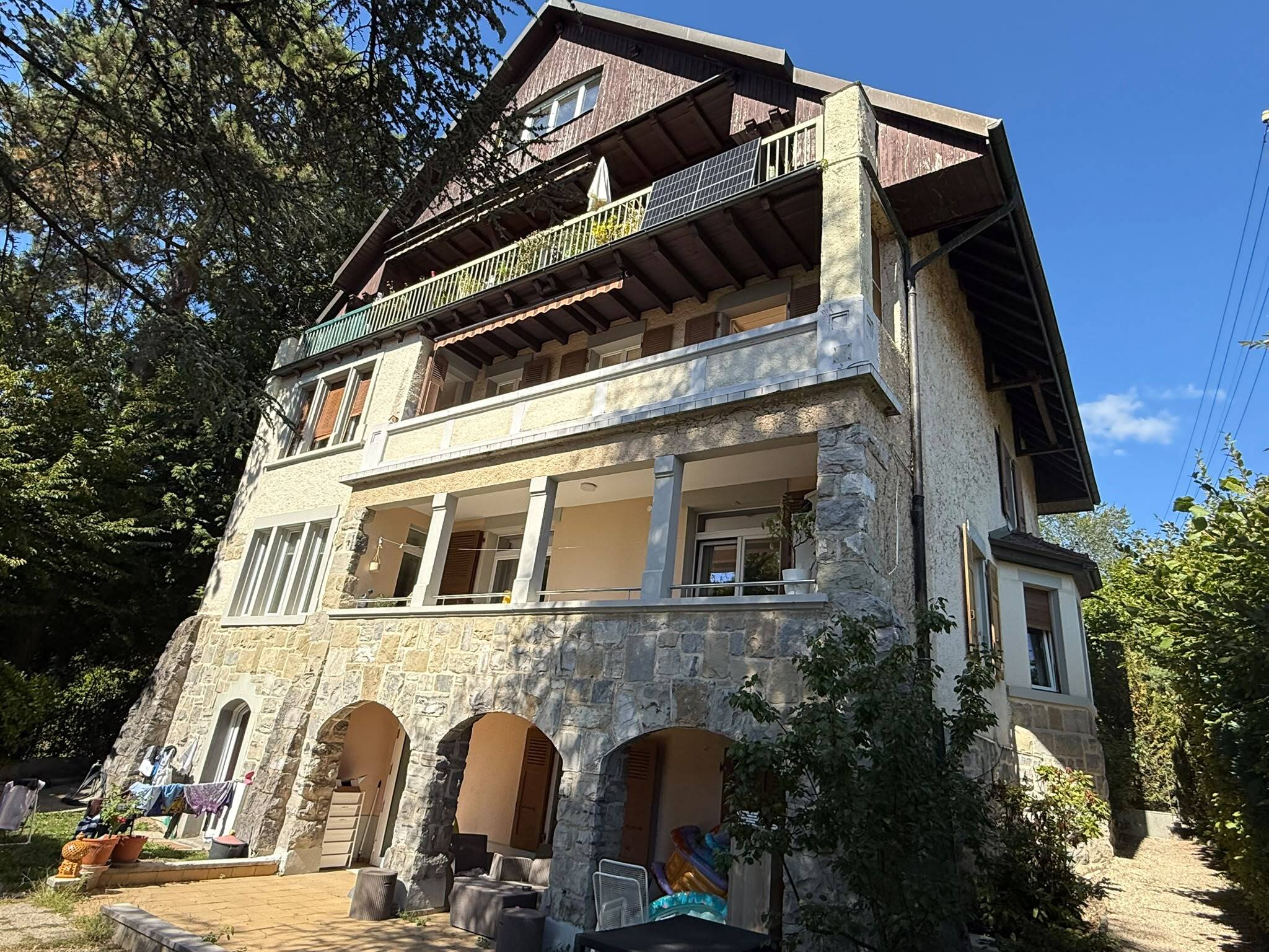 Exterior view 3