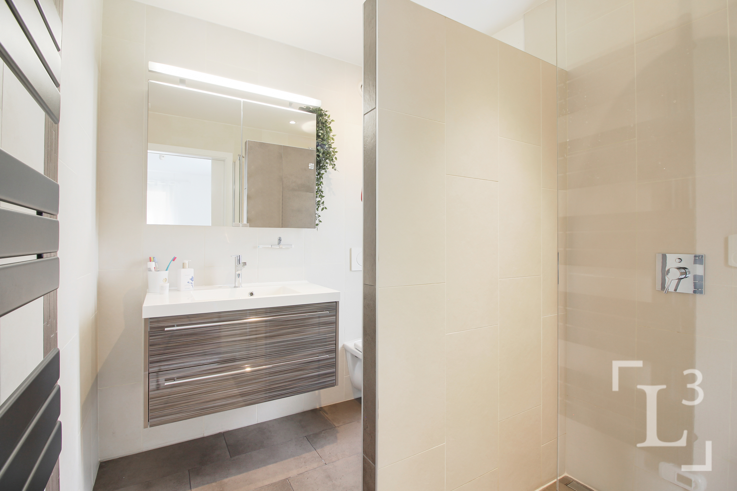 Salle de bain (Suite parentale) Salle de bain (Suite parentale)