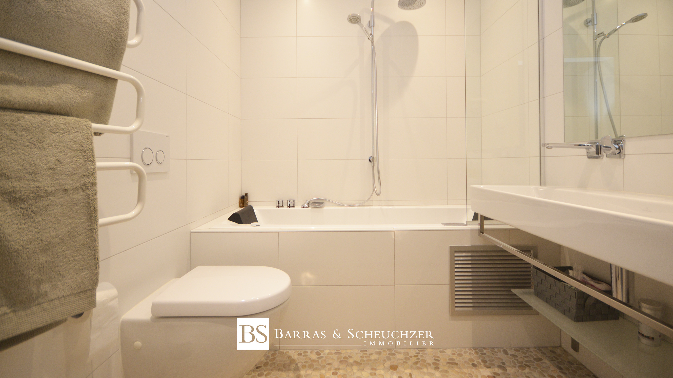 1er étage: Salle de bain chambre à coucher 2