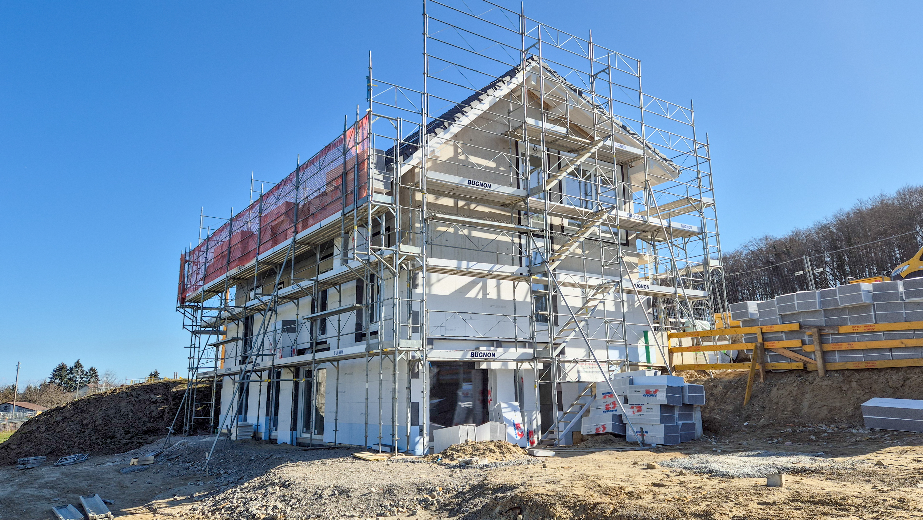 Projet immobilier avec appartements et villas jumelles à vendre au Mont-sur-Lausanne : chantier en cours.
