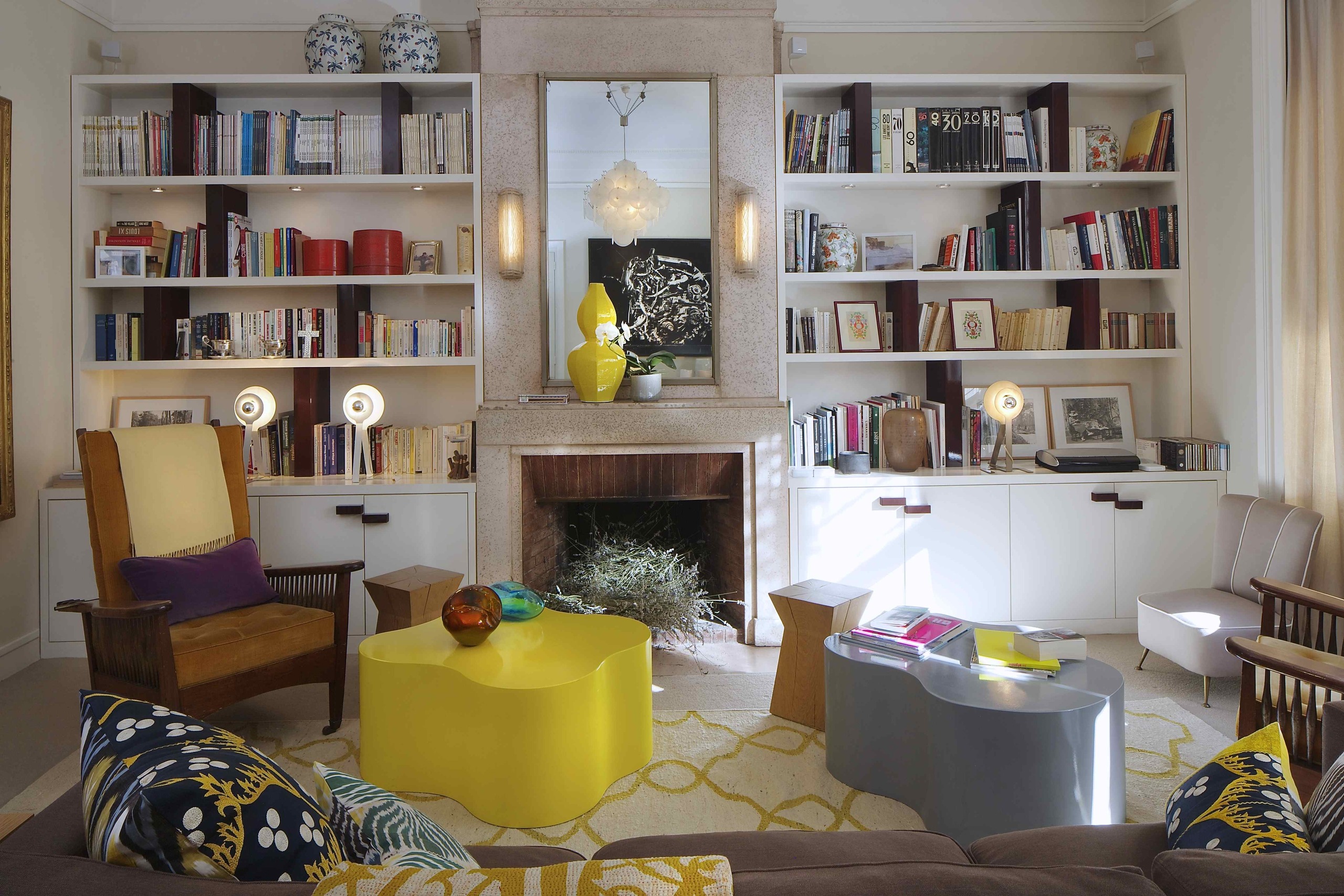 Salon/bibliothèque avec cheminée Salon/bibliothèque avec cheminée