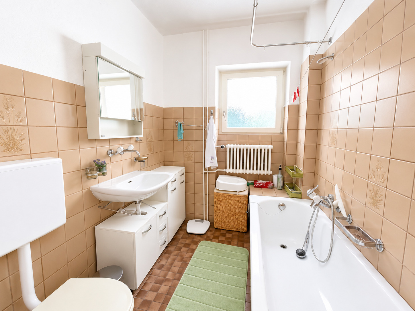 Badezimmer OG-Wohnung