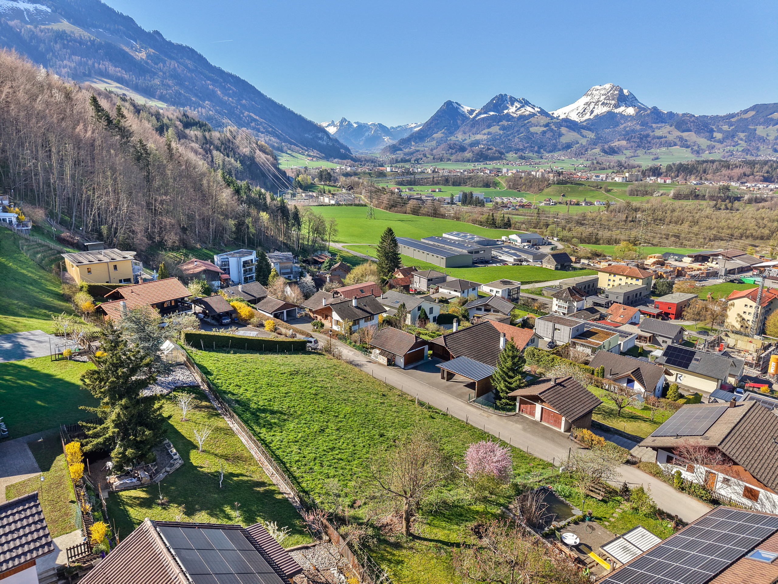 Vue magnifique et dégagée sur les montagnes
