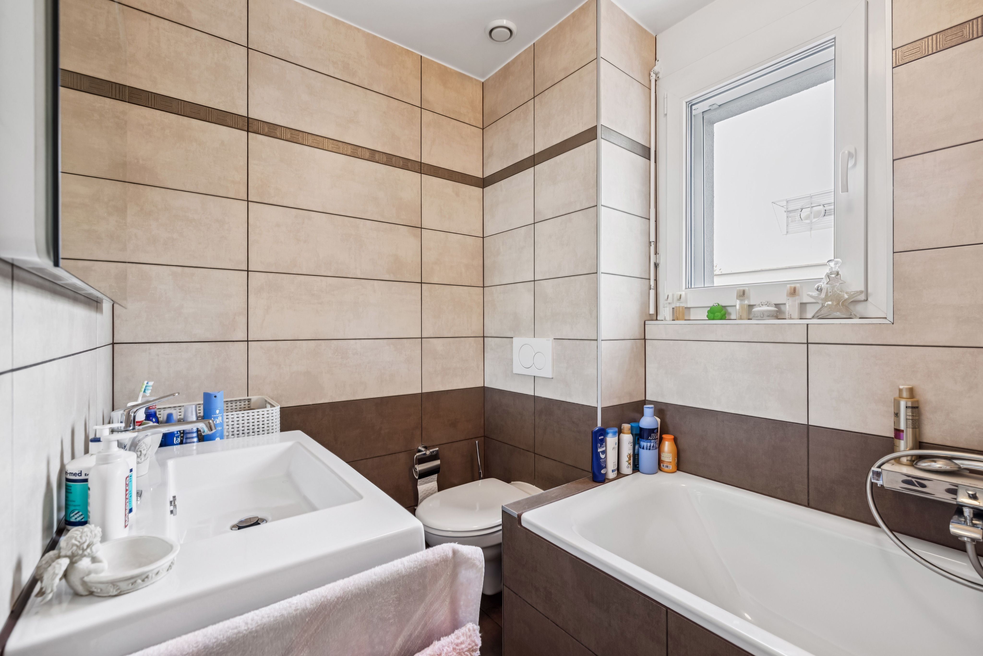 Salle de bains avec baignoire Salle de bains avec baignoire