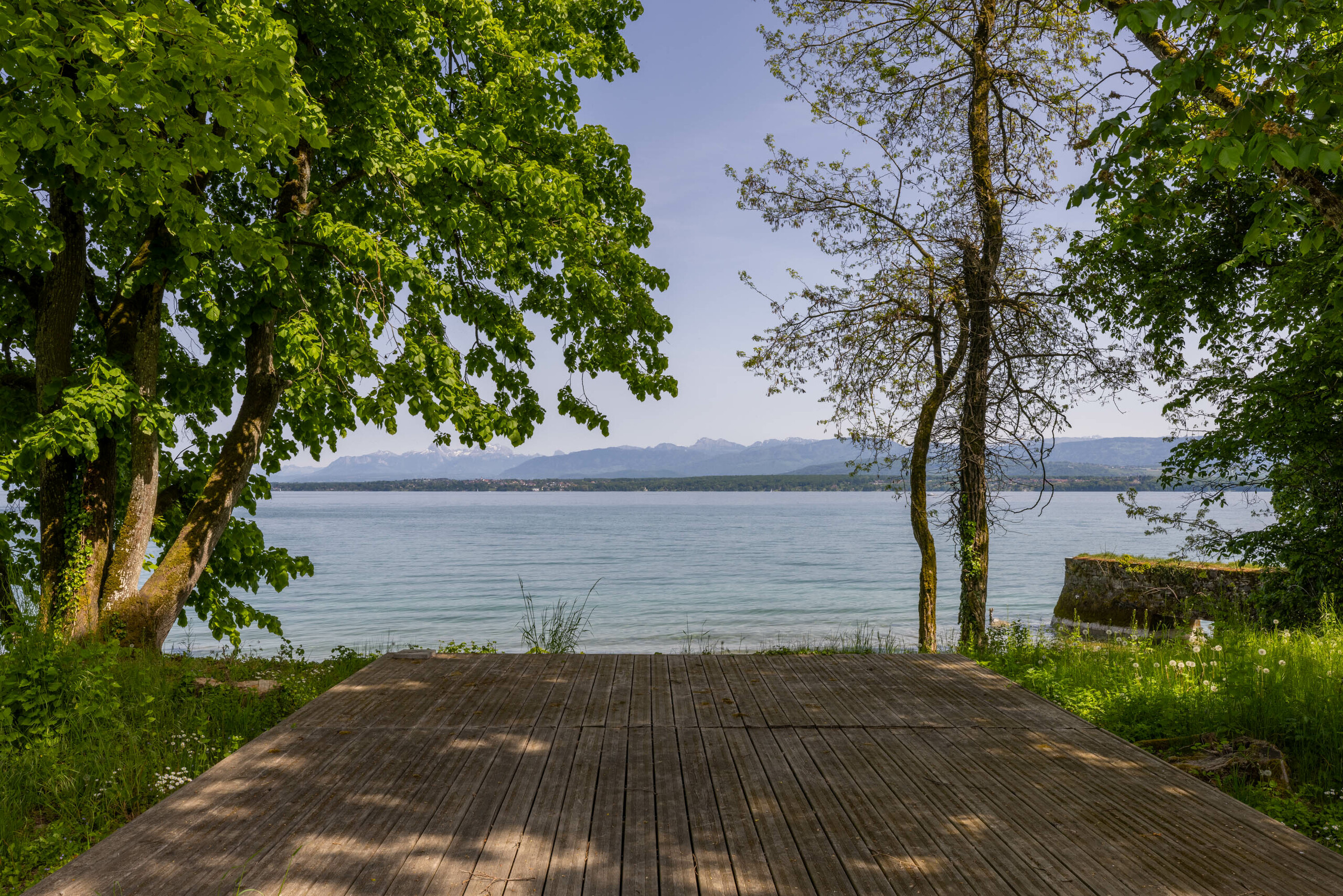Terrasse pied dans l'eau
